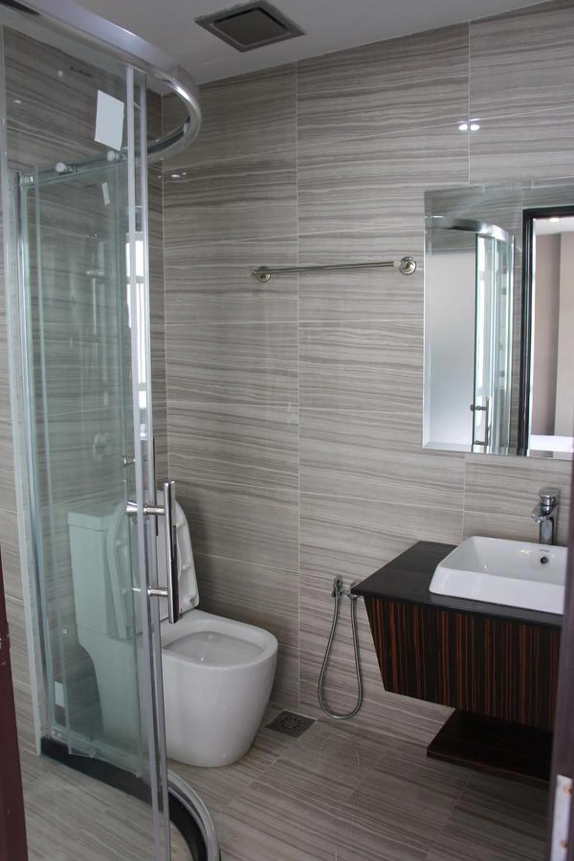 Bathroom in Fan Holiday Hotel