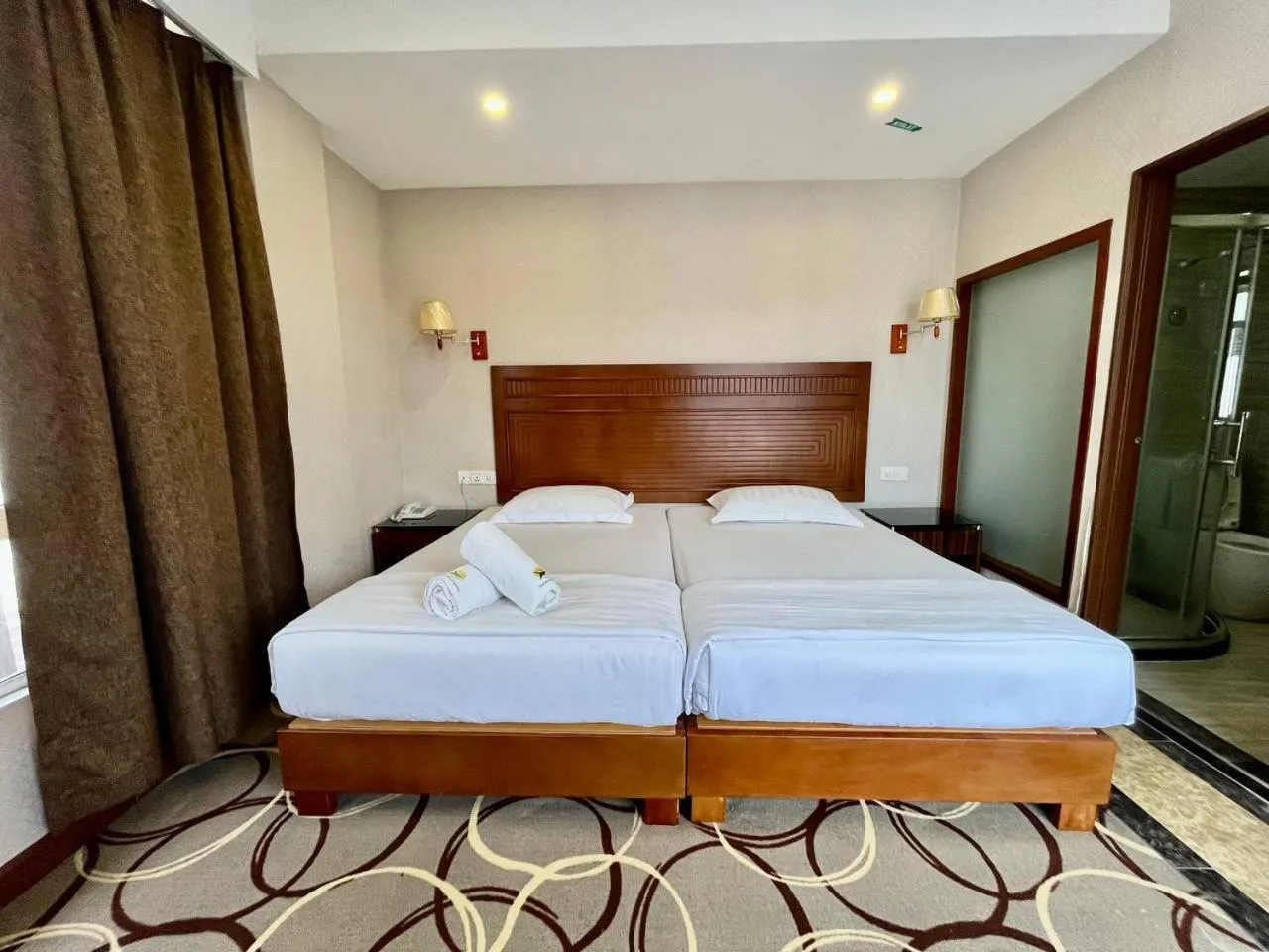 Bedroom, Bed in Fan Holiday Hotel