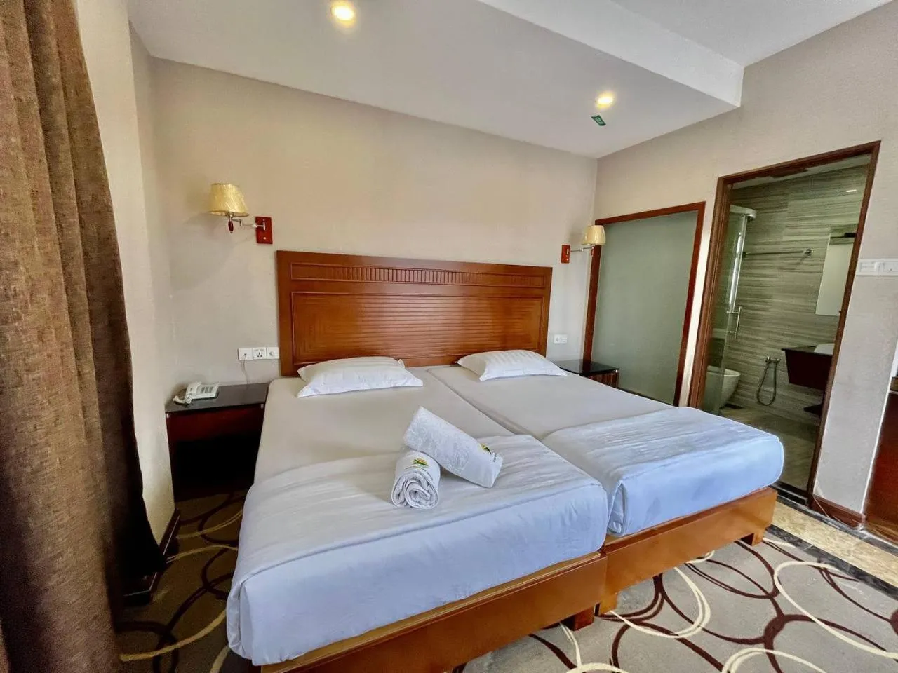 Bedroom, Bed in Fan Holiday Hotel