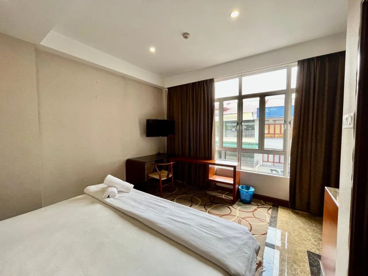 Bedroom, Bed in Fan Holiday Hotel