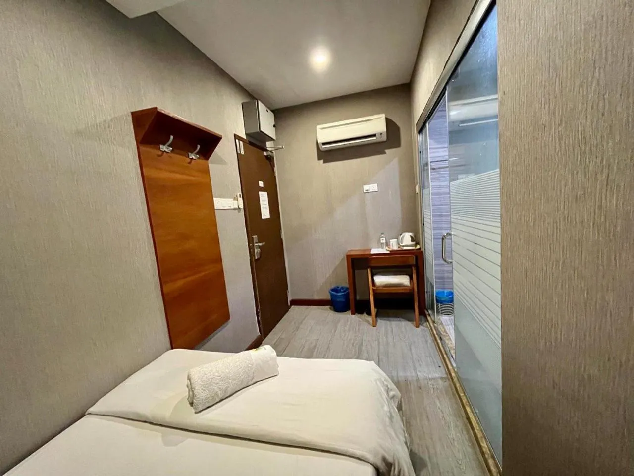 Bedroom, Bed in Fan Holiday Hotel