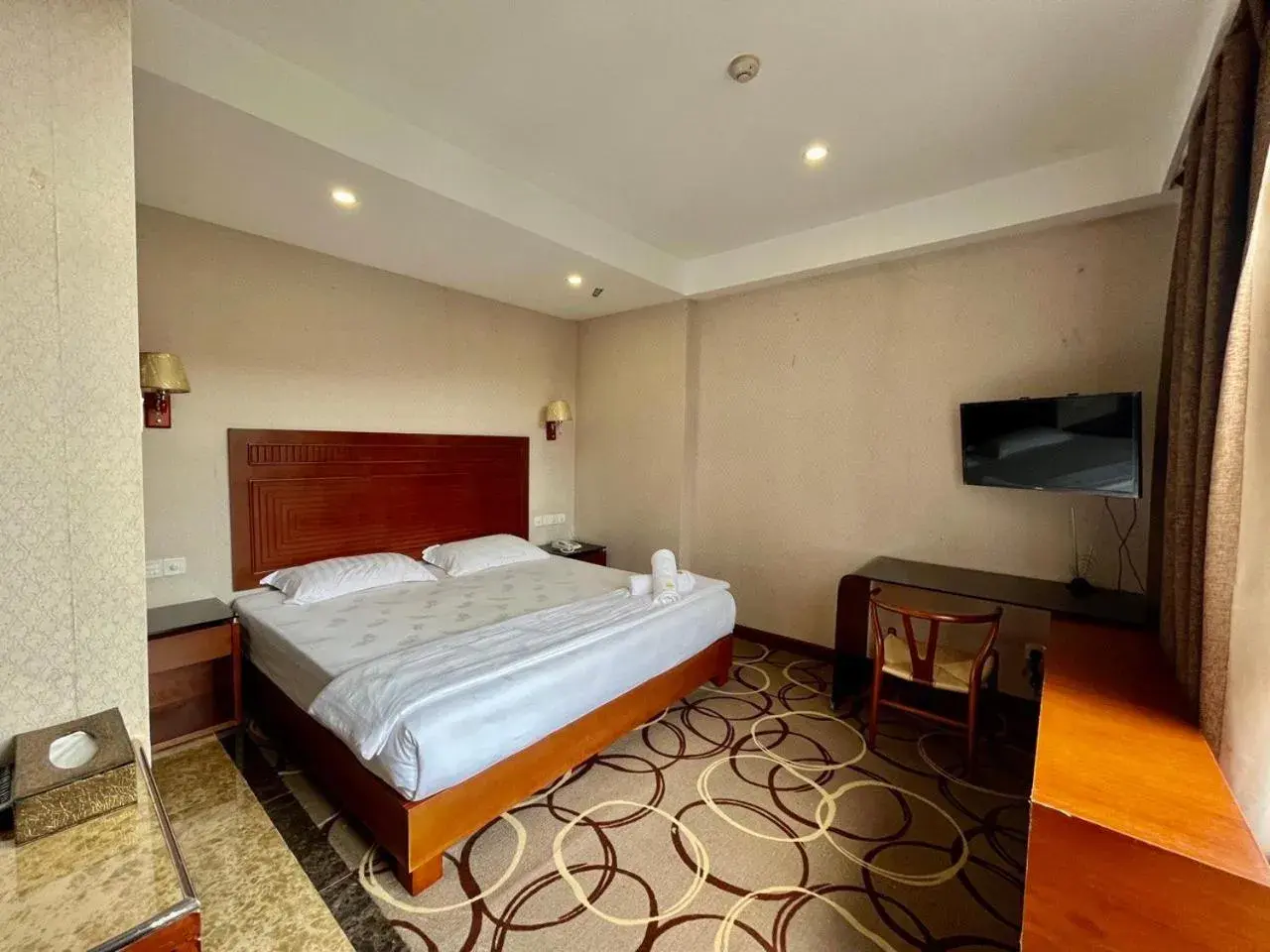 Deluxe King Room in Fan Holiday Hotel Deluxe King Room in Fan Holiday Hotel