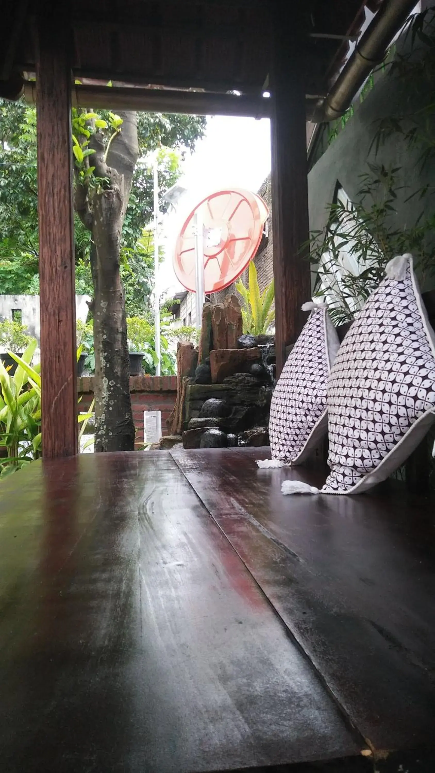 Property building in Ngampilan Backpacker Hostel Property building in Ngampilan Backpacker Hostel