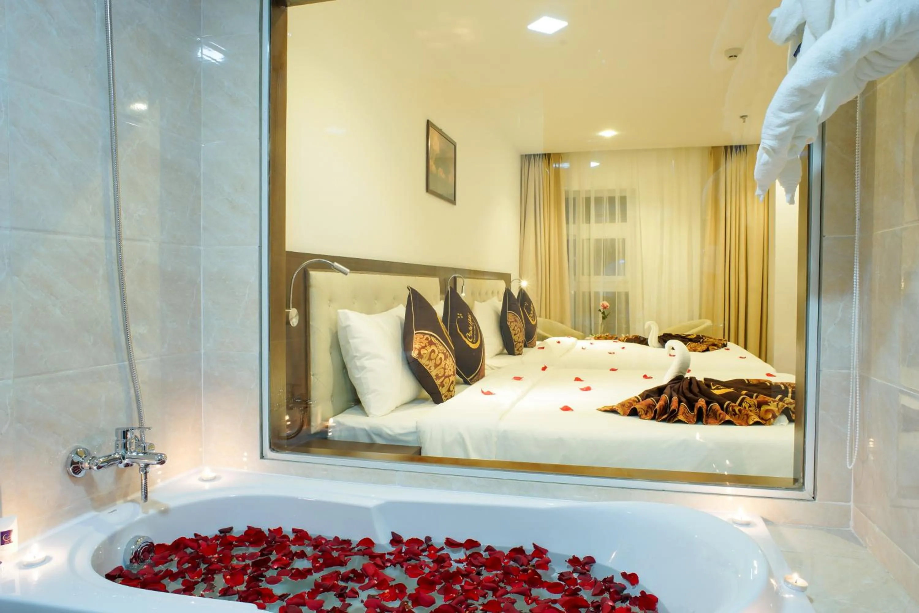Bathroom, Bed in Centre Hotel