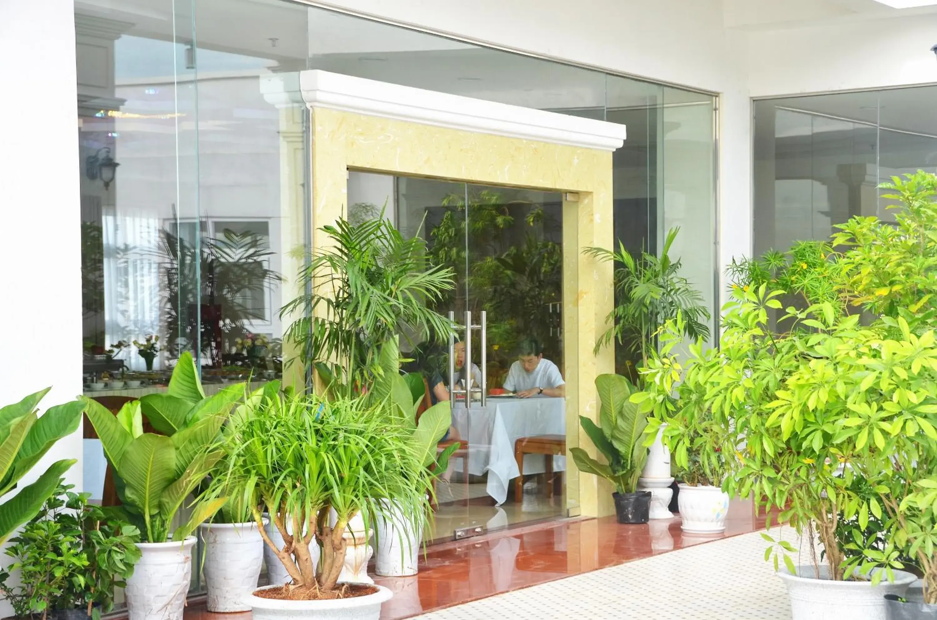 Restaurant/places to eat in Centre Hotel Restaurant/places to eat in Centre Hotel