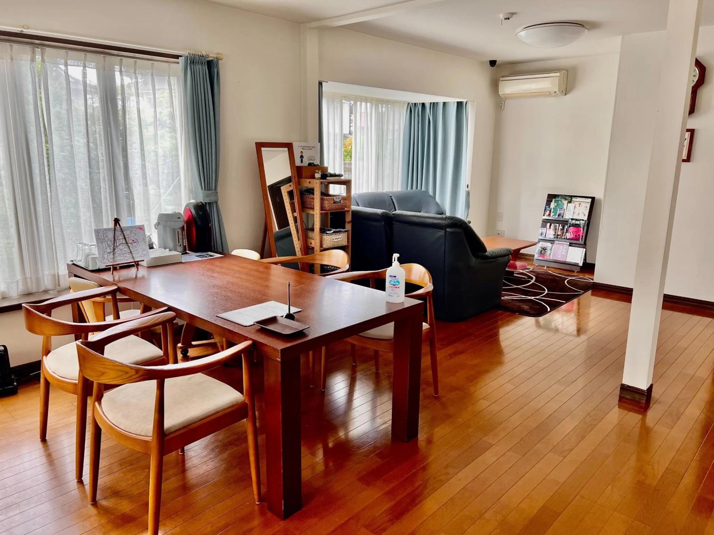 Communal lounge/ TV room in Yufuin Sonata