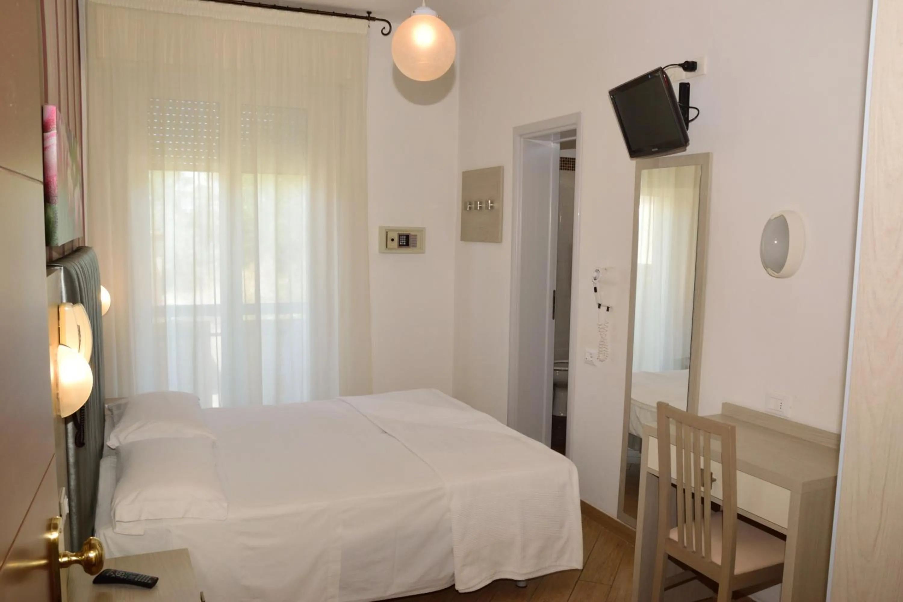 Bedroom, Bed in Hotel La Capinera