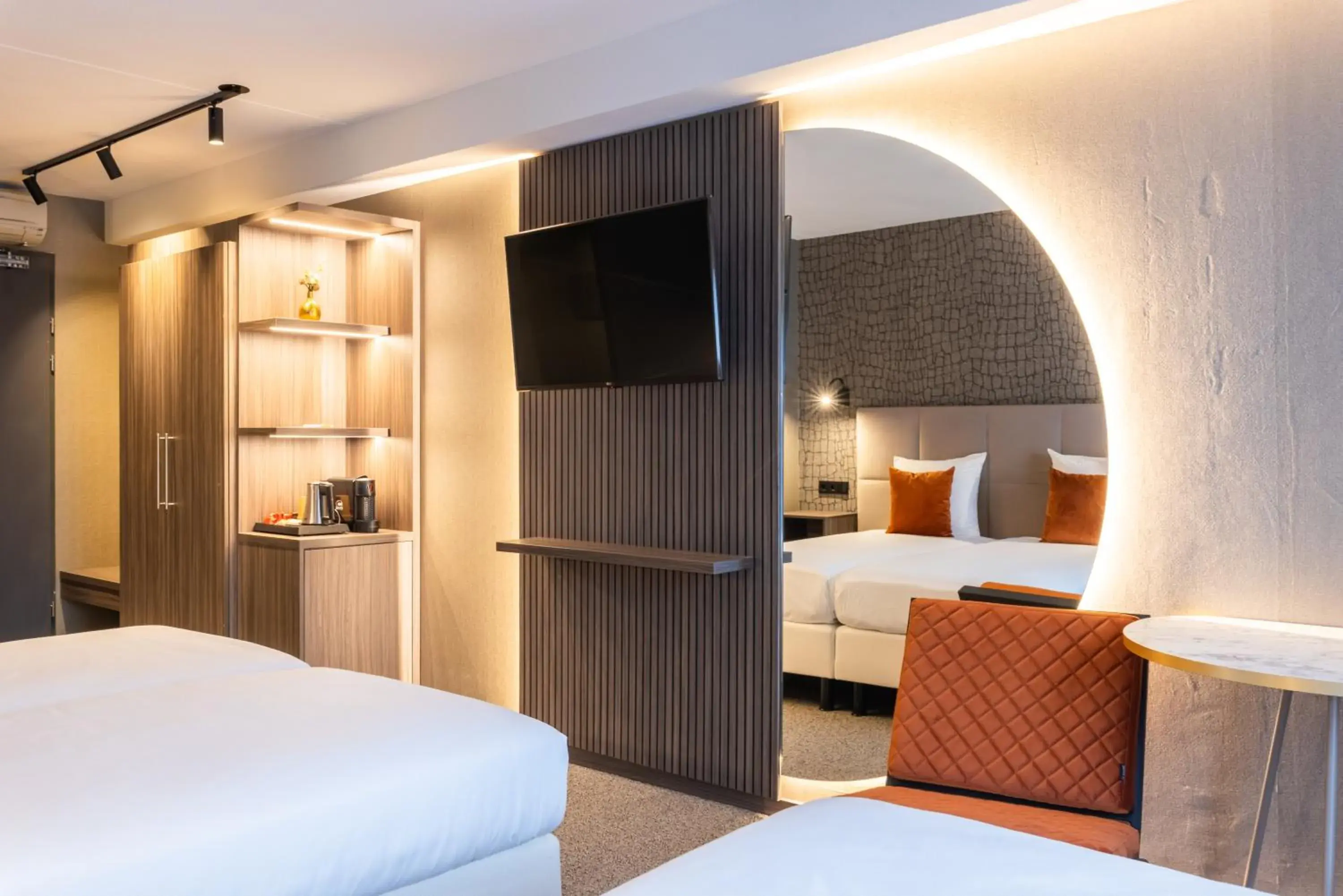 TV and multimedia, Bed in Hotel Asteria TV and multimedia, Bed in Hotel Asteria