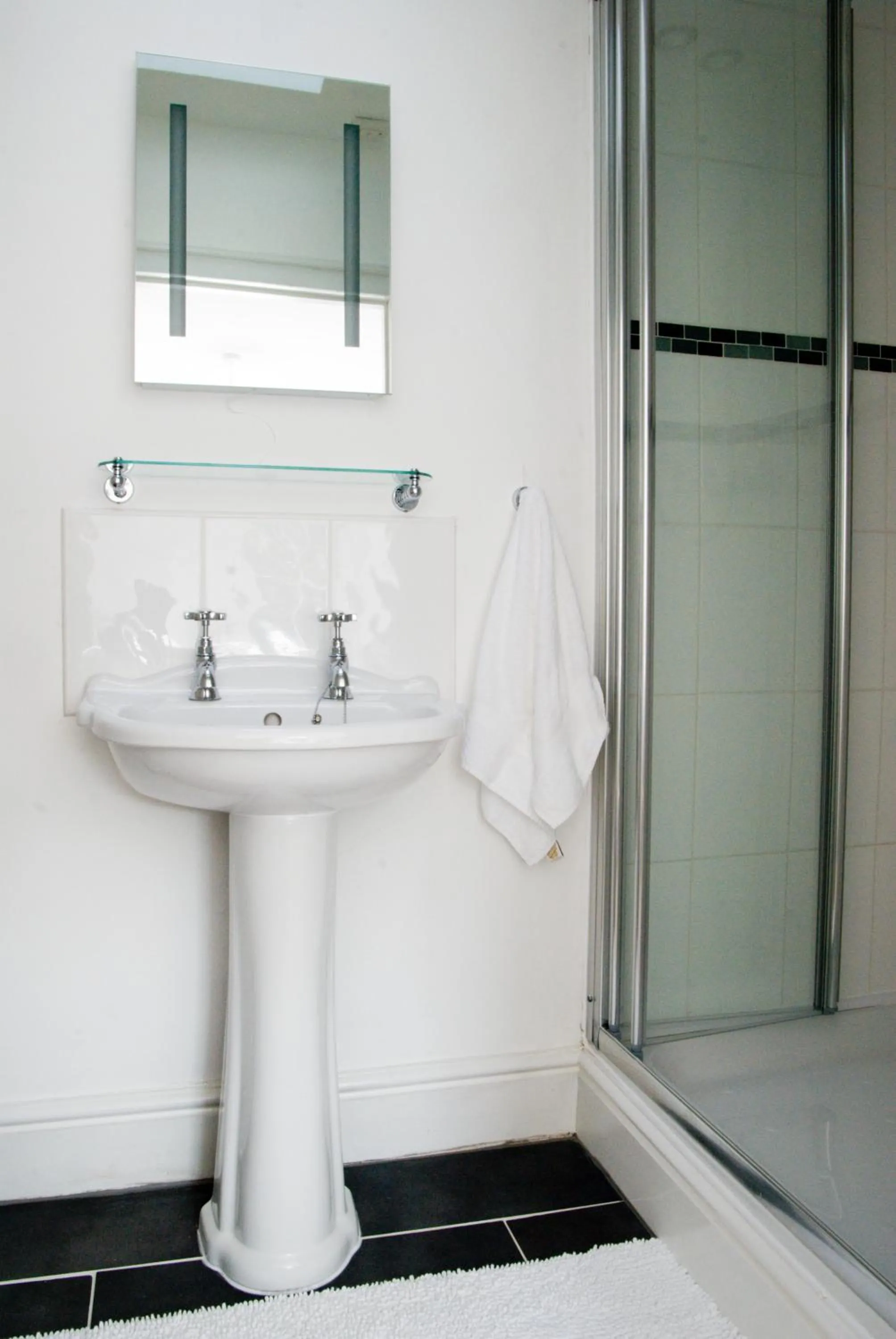Shower in Bronfelin & Troed-y-Rhiw Holiday Cottage