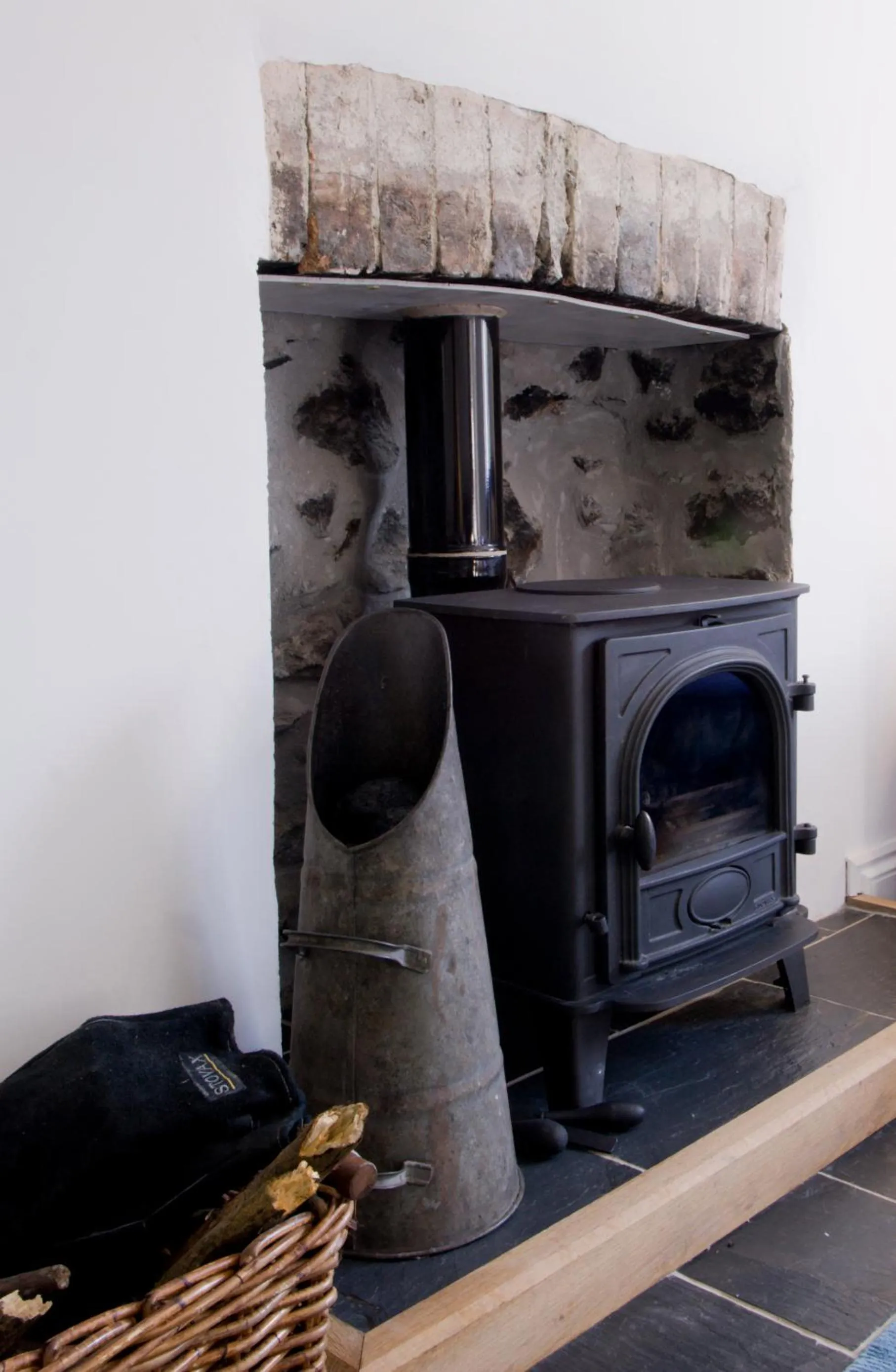 Living room in Bronfelin & Troed-y-Rhiw Holiday Cottage