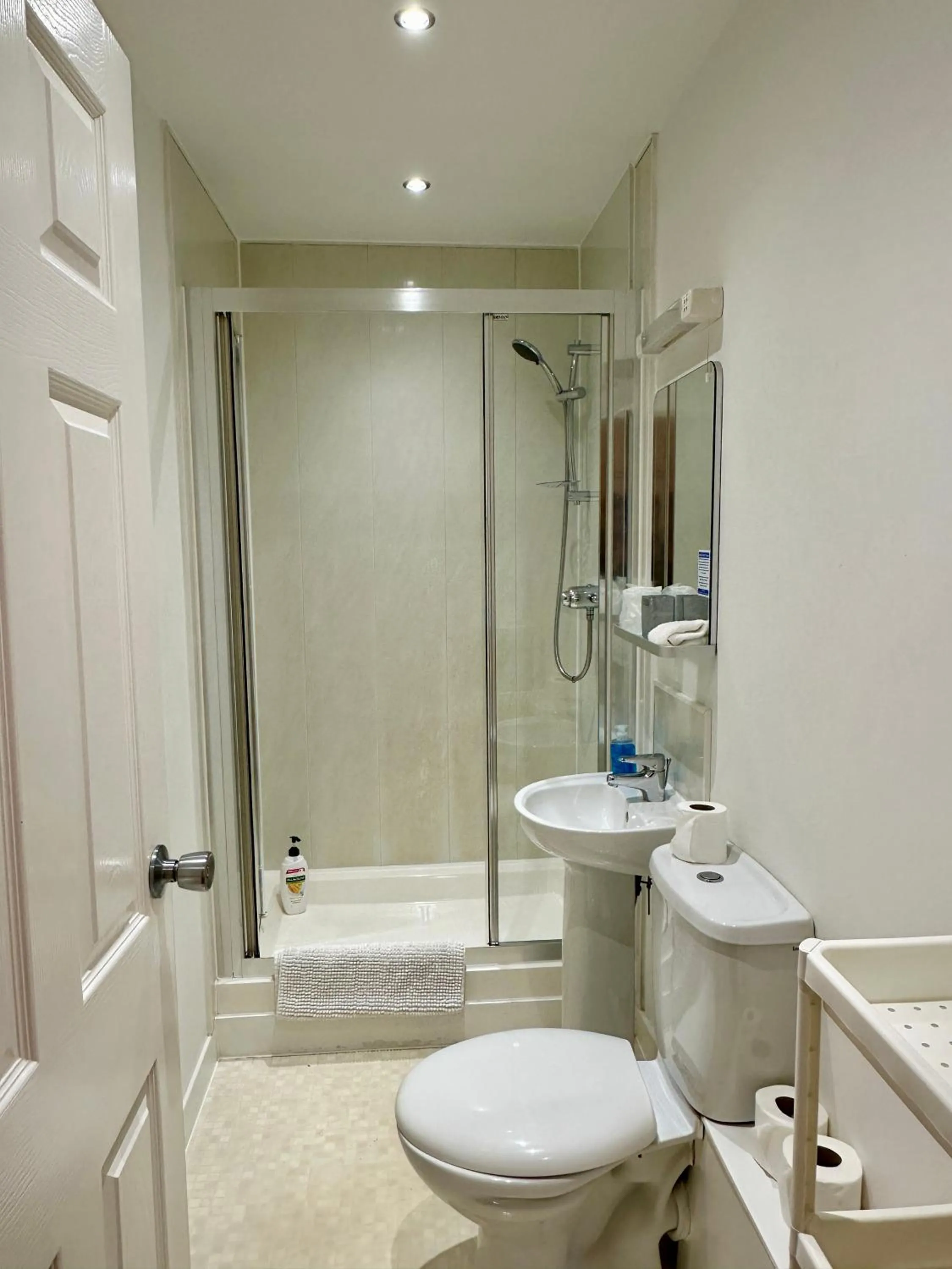 Shower in The Elbow Room