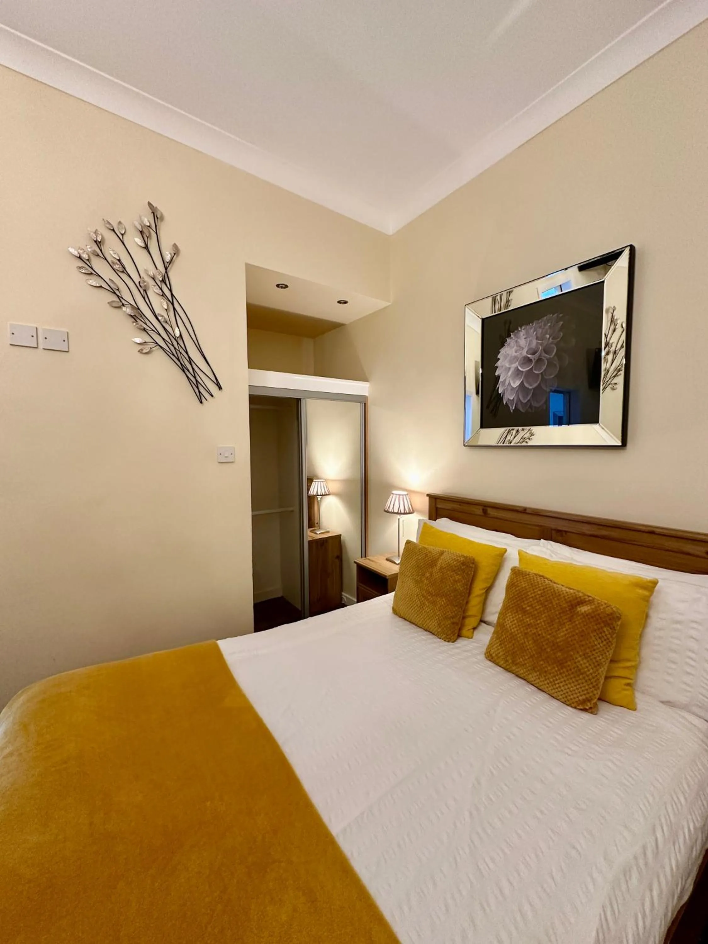 Photo of the whole room, Bed in The Elbow Room