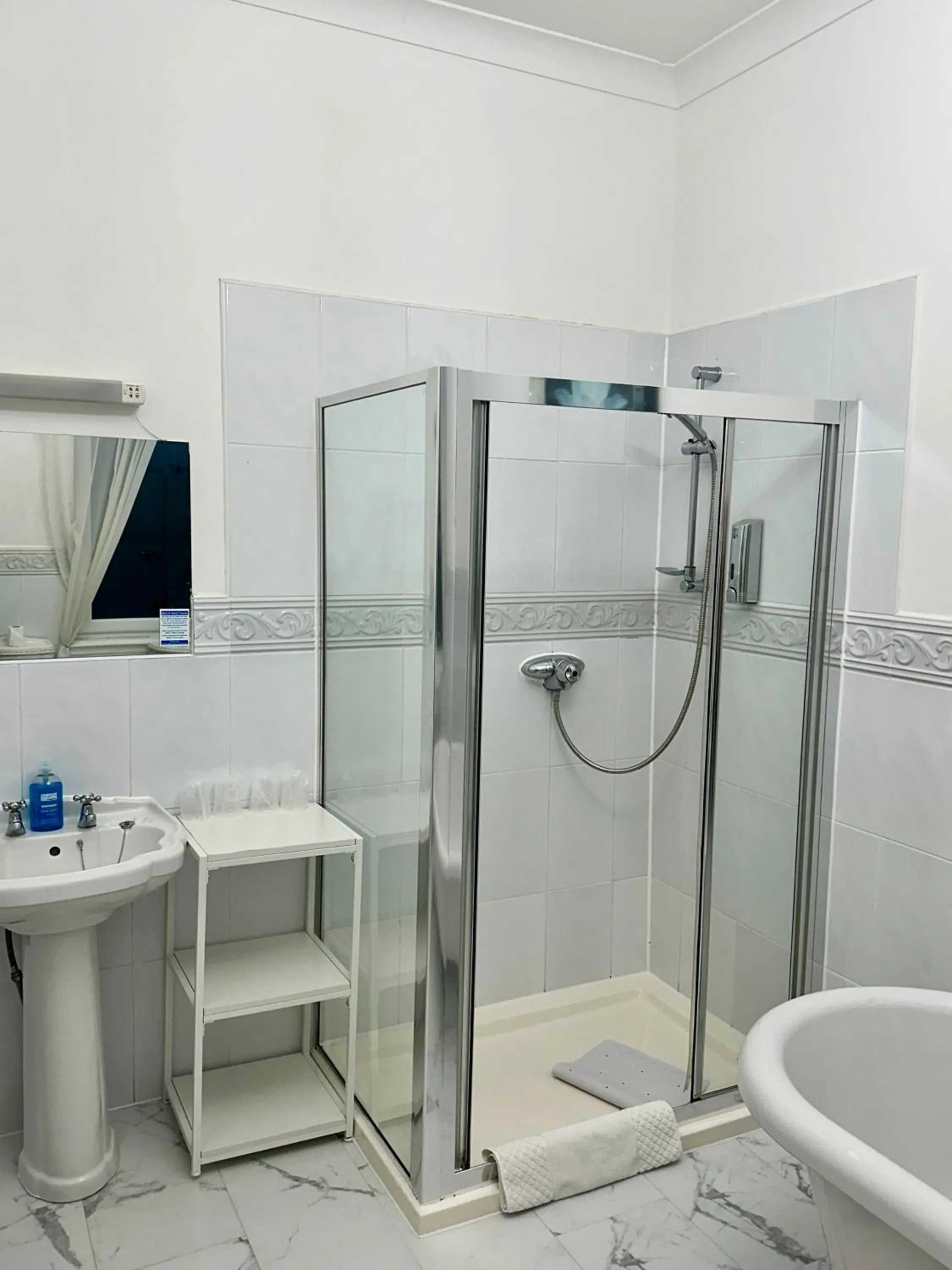 Shower in The Elbow Room