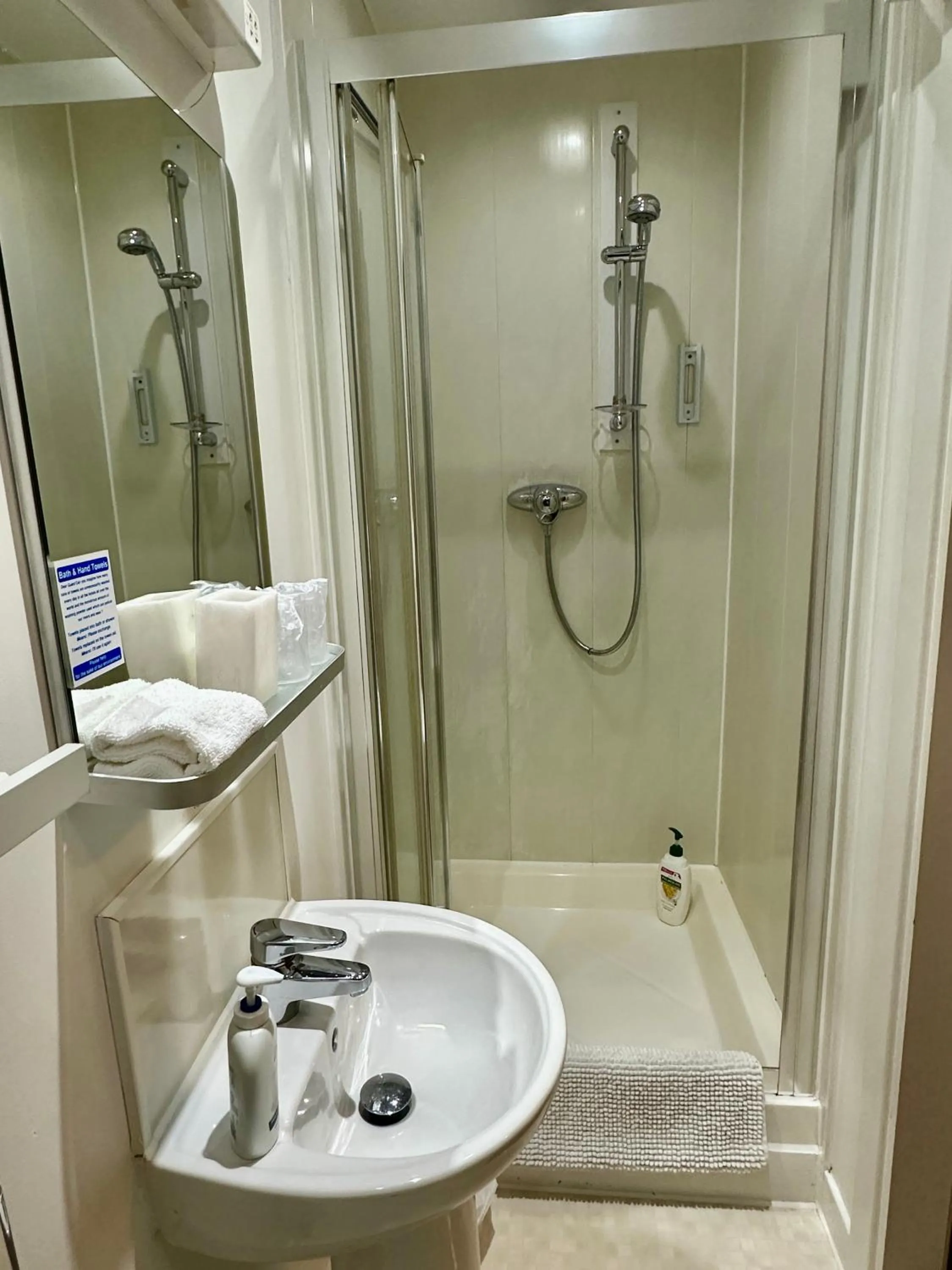 Shower in The Elbow Room