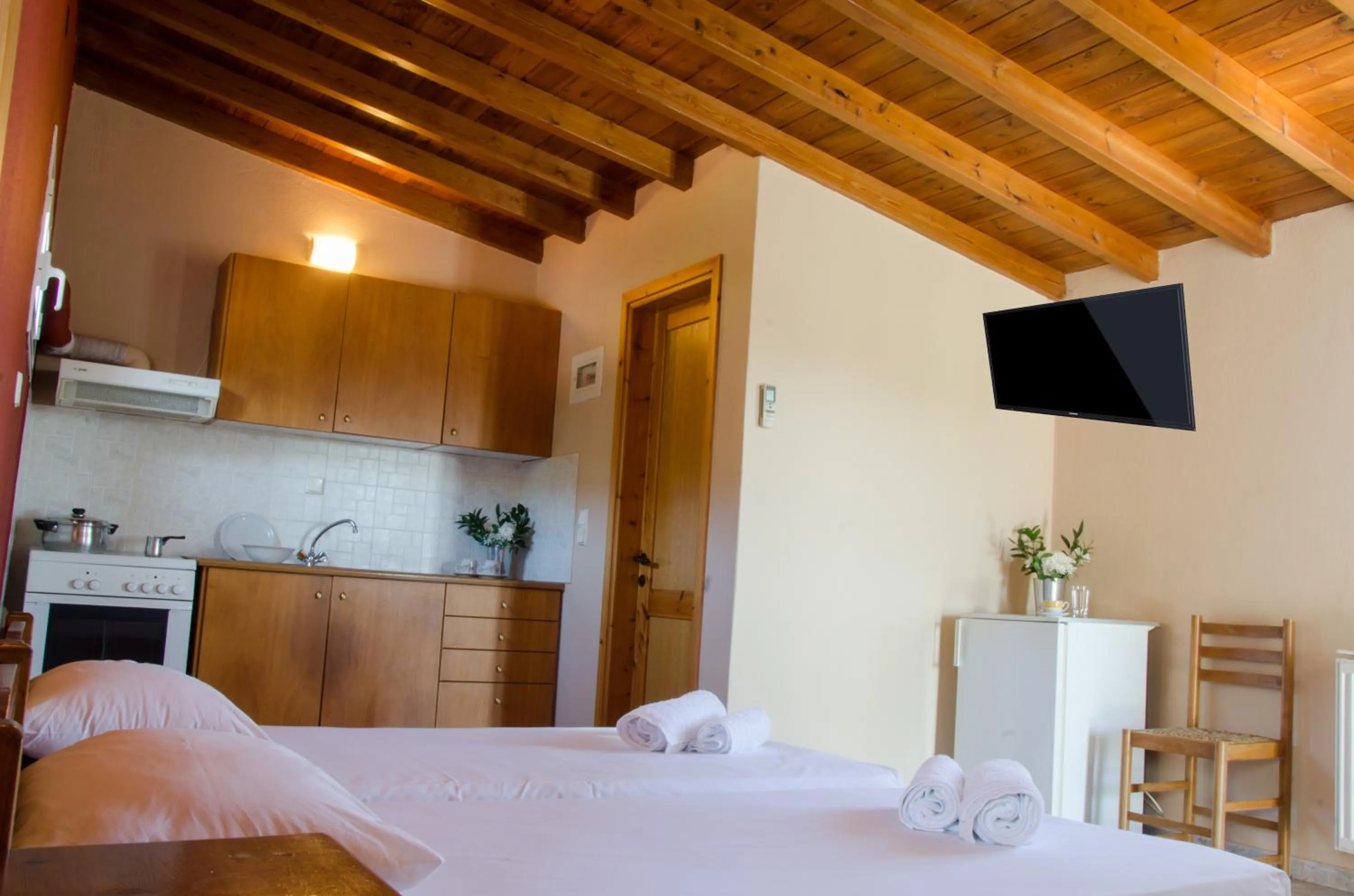 Area and facilities in Act Art Skiathos