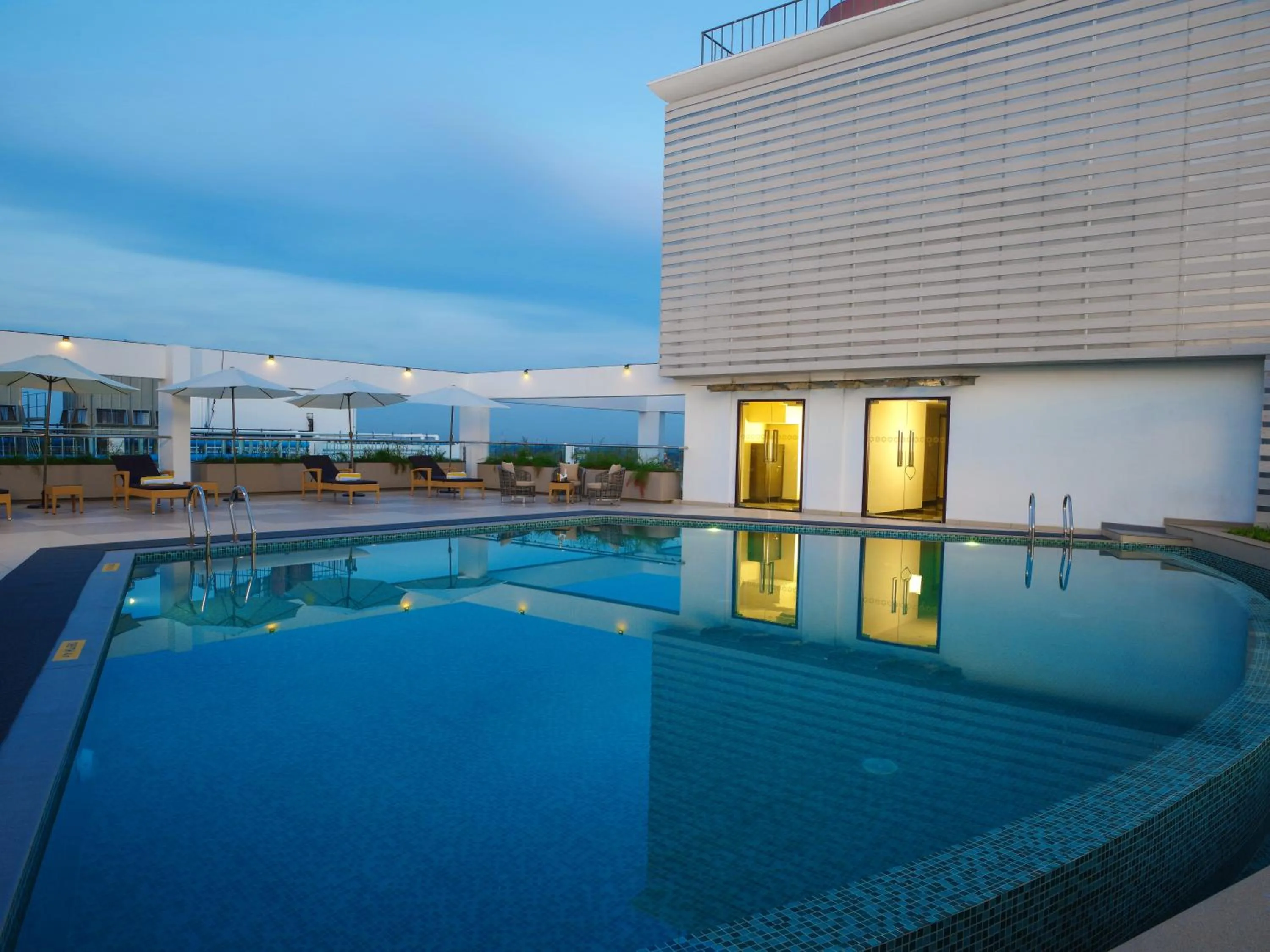 Swimming pool in Dimora Hotel Thiruvananthapuram