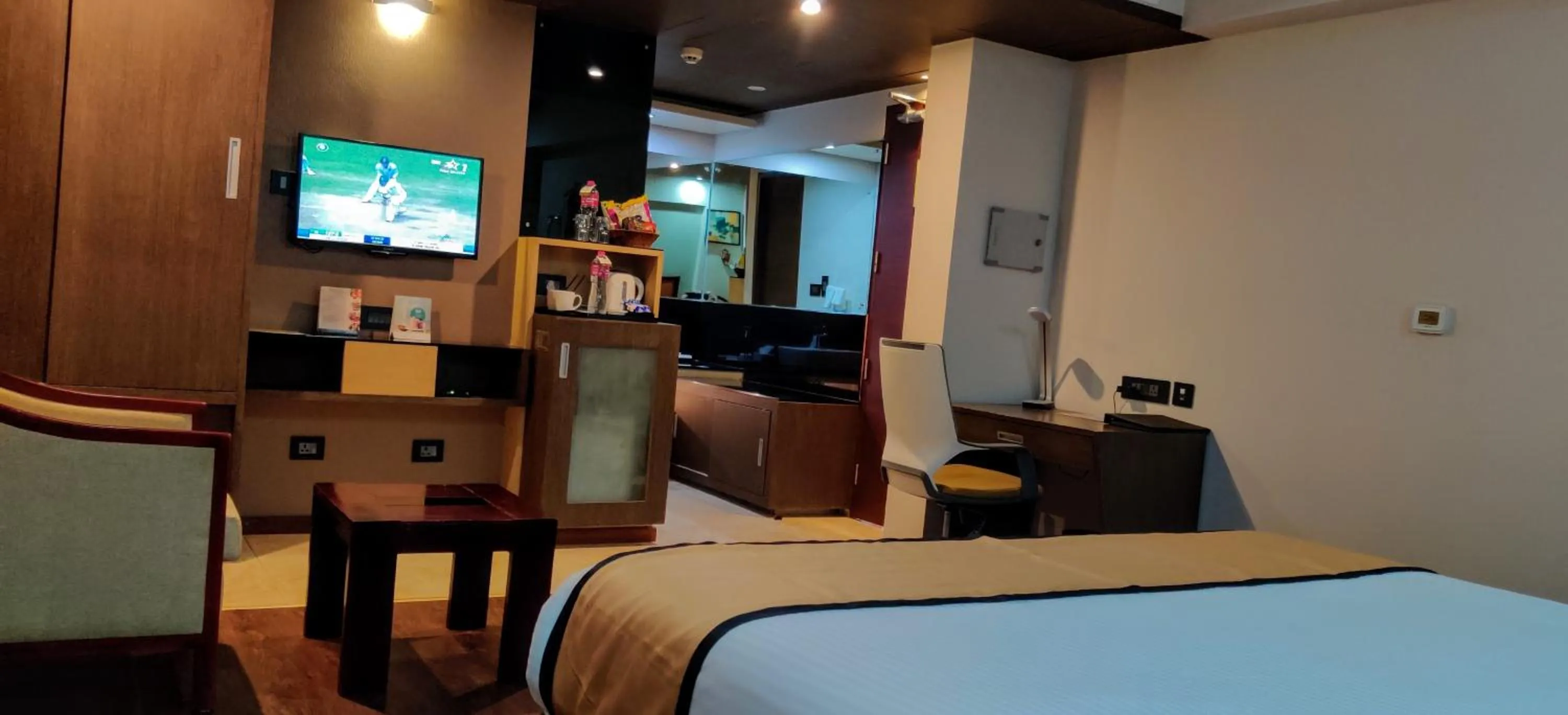 TV and multimedia, Bed in Dimora Hotel Thiruvananthapuram