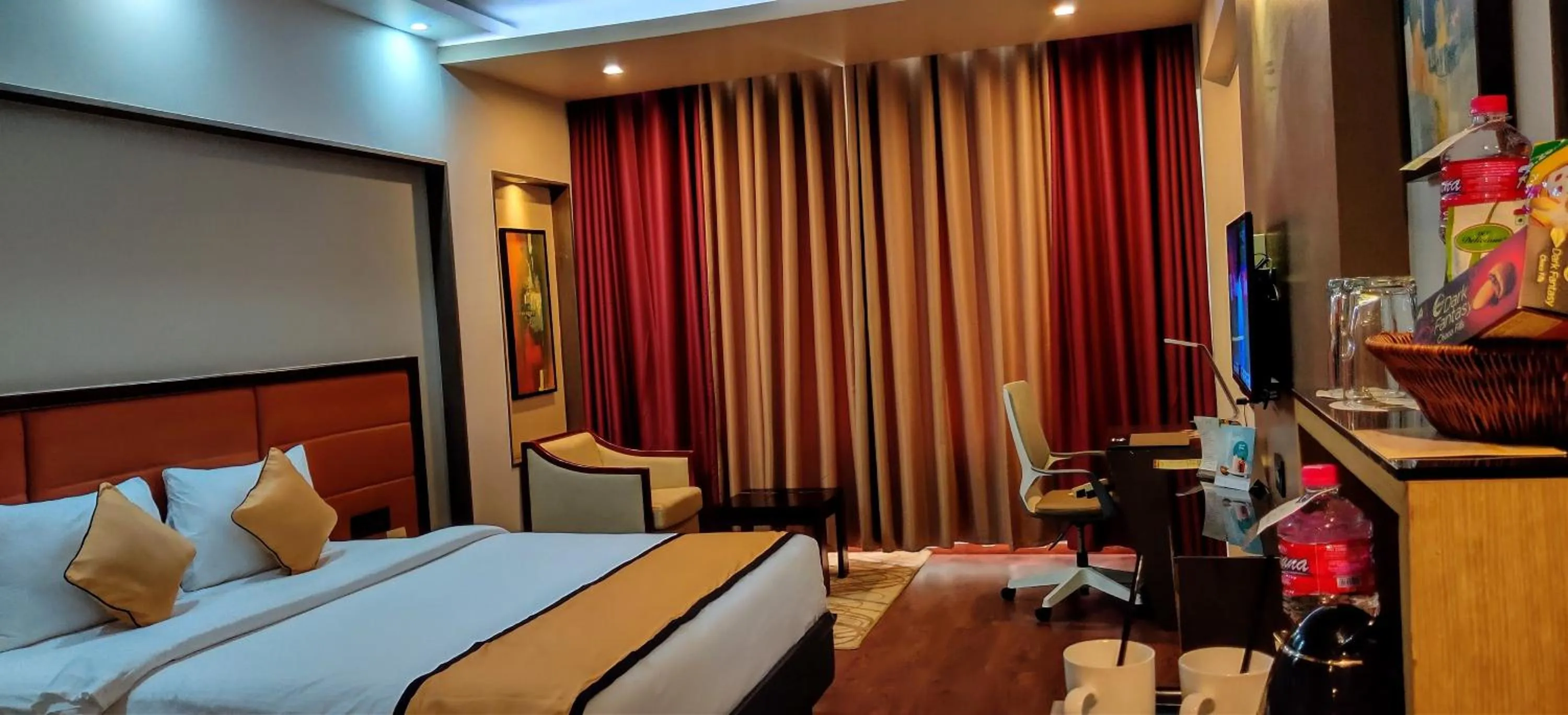 Photo of the whole room, Bed in Dimora Hotel Thiruvananthapuram