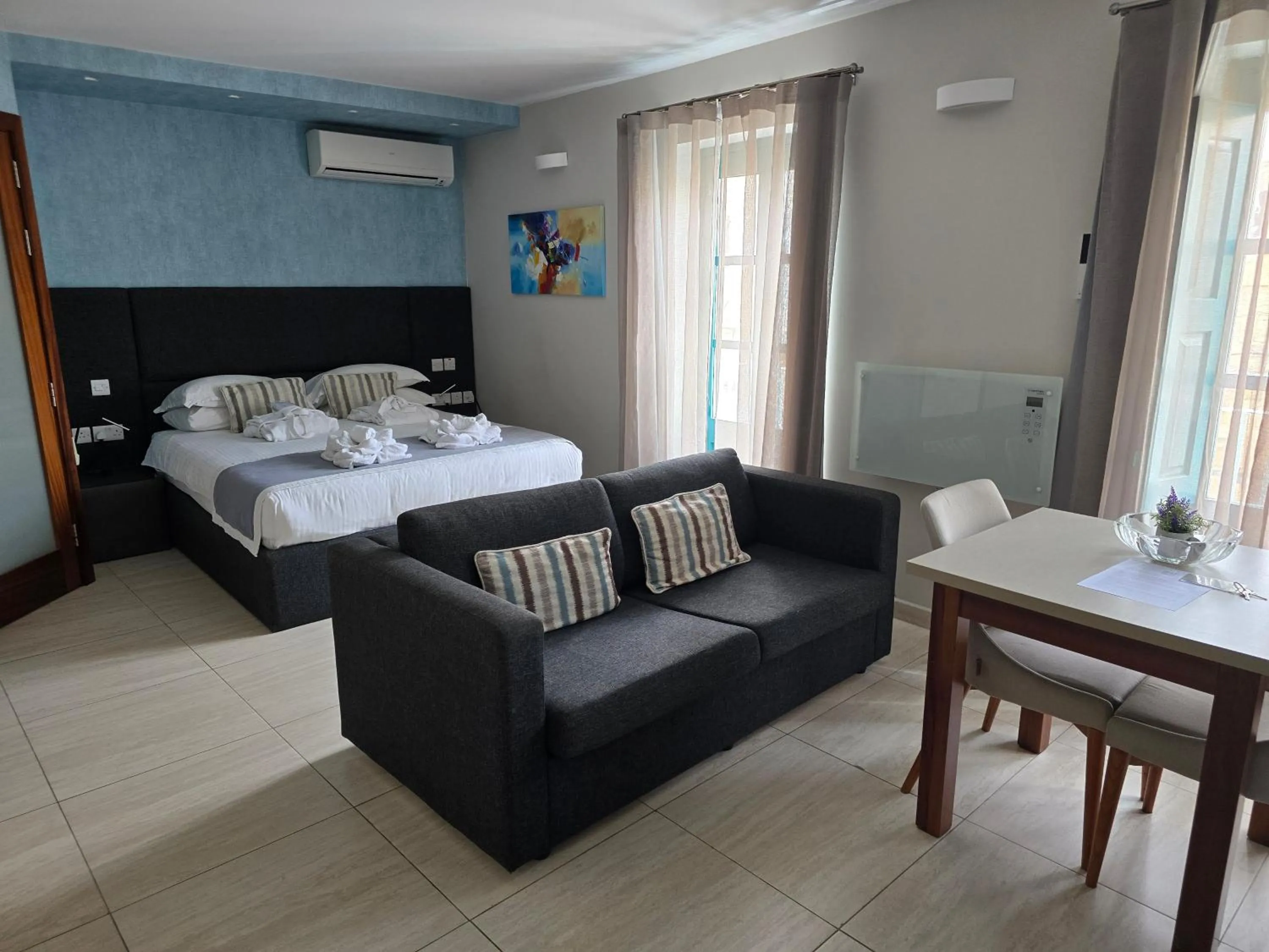 Bed in D Townhouse Boutique Suites