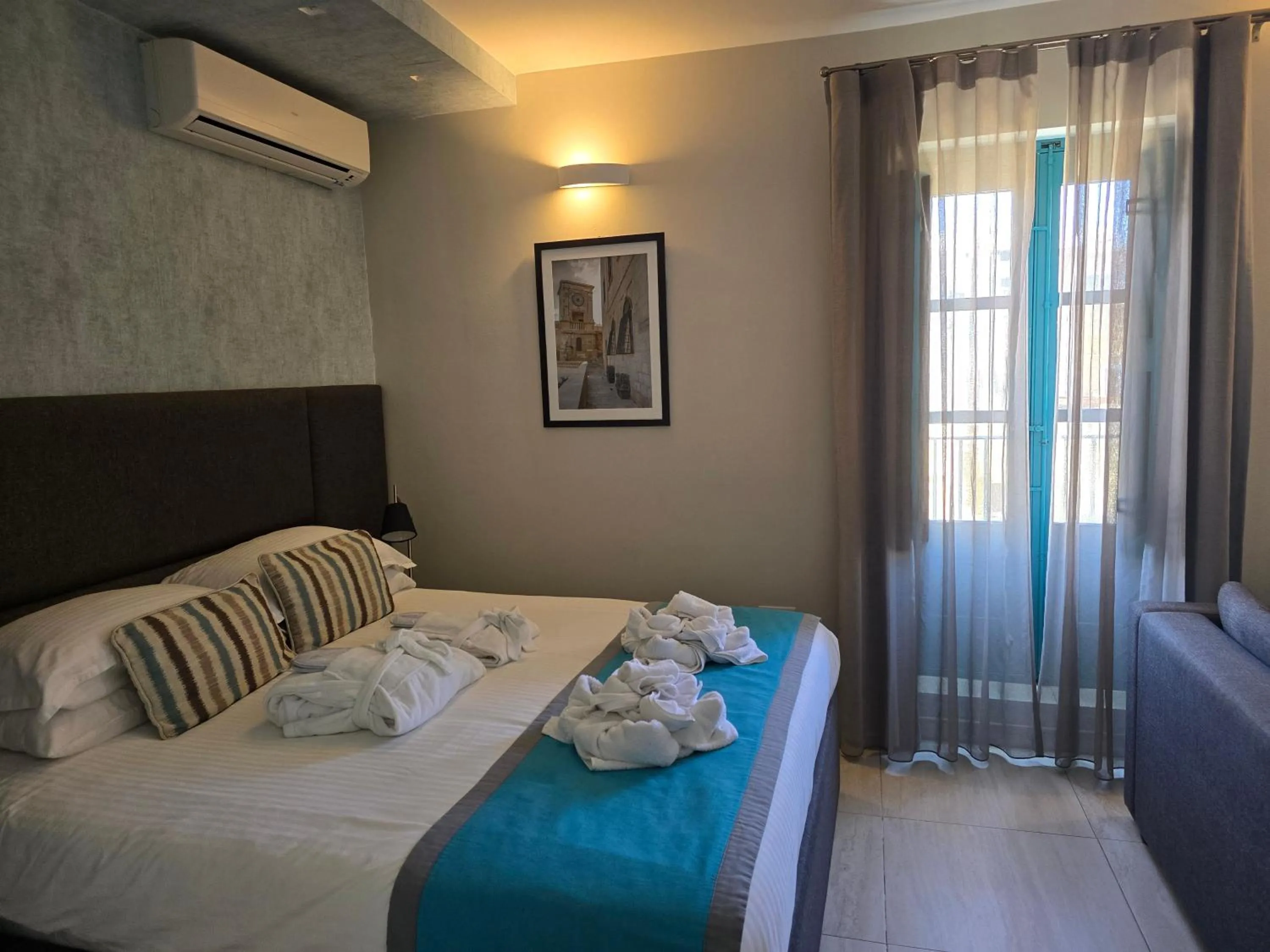 Bed in D Townhouse Boutique Suites