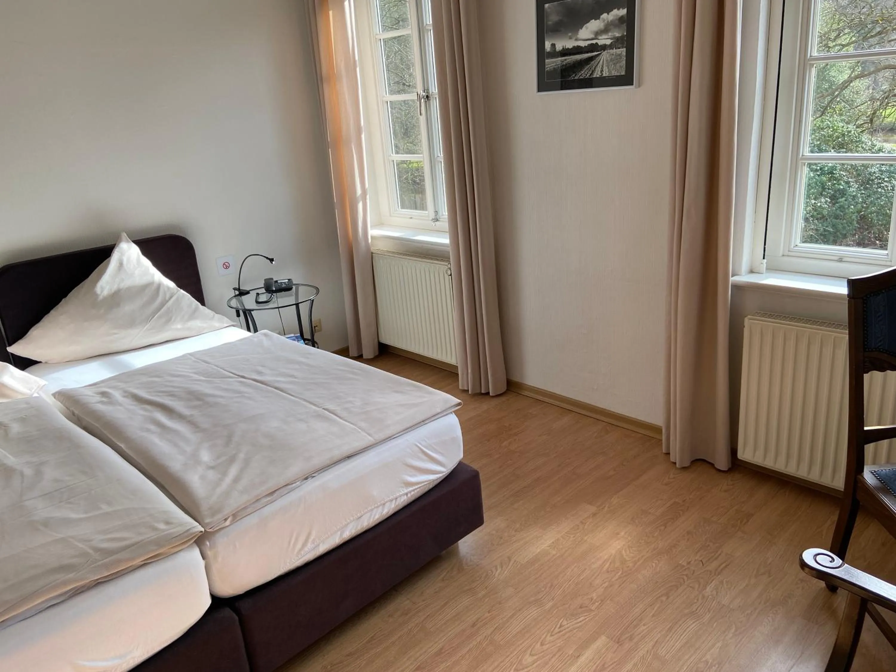 Photo of the whole room, Bed in Klosterschänke Hude Hotel Ferienwohnungen Restaurant Café