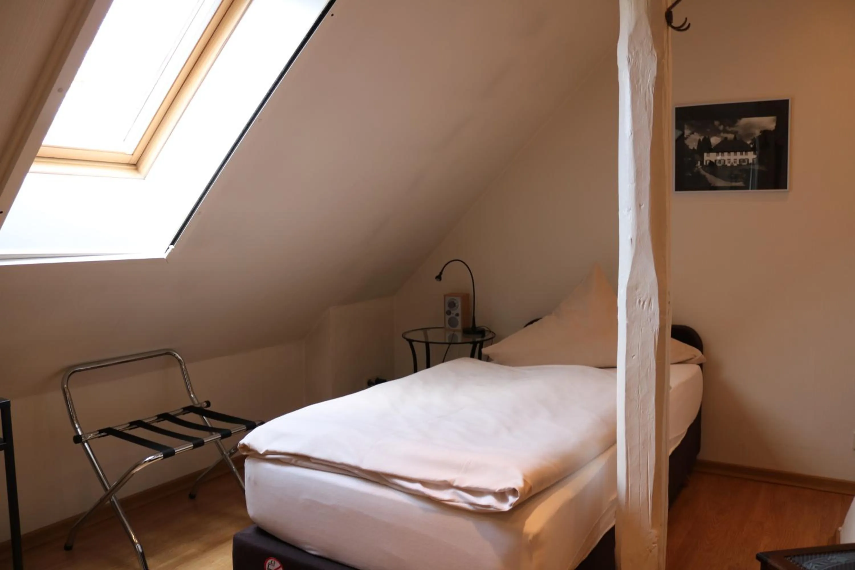 Photo of the whole room, Bed in Klosterschänke Hude Hotel Ferienwohnungen Restaurant Café