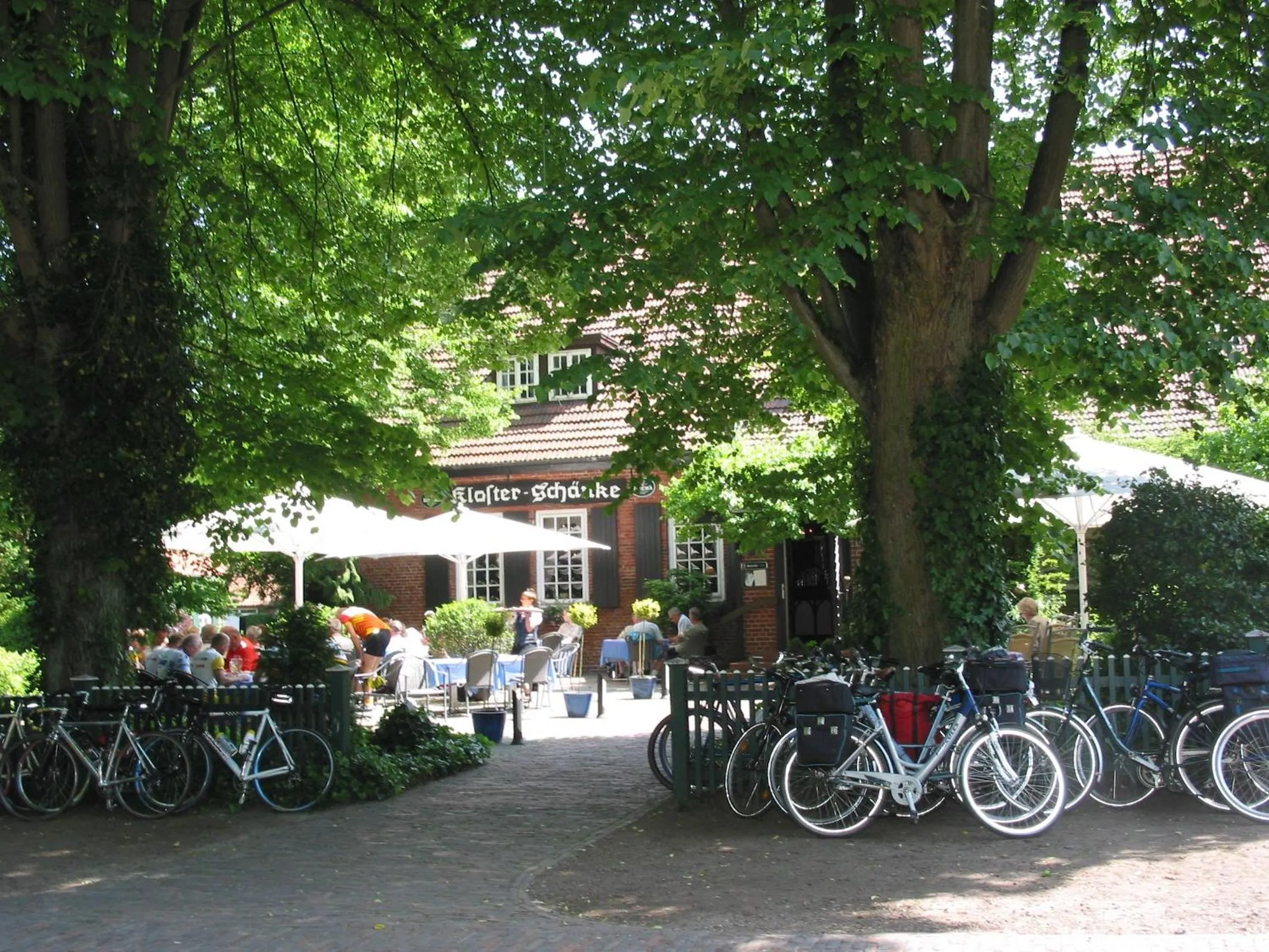Property building in Klosterschänke Hude Hotel Ferienwohnungen Restaurant Café