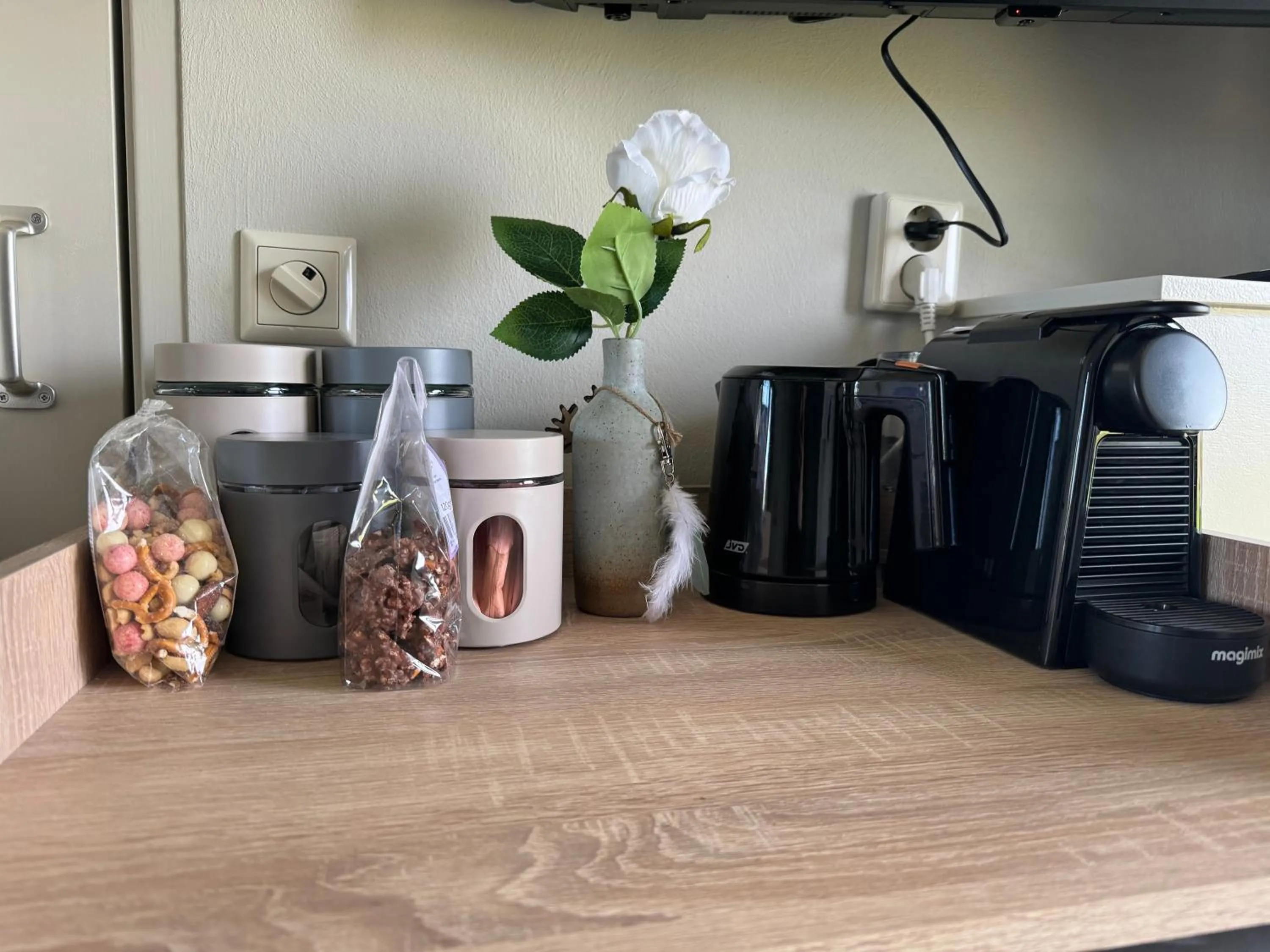 Coffee/tea facilities in Hotelhuisjes Medemblik
