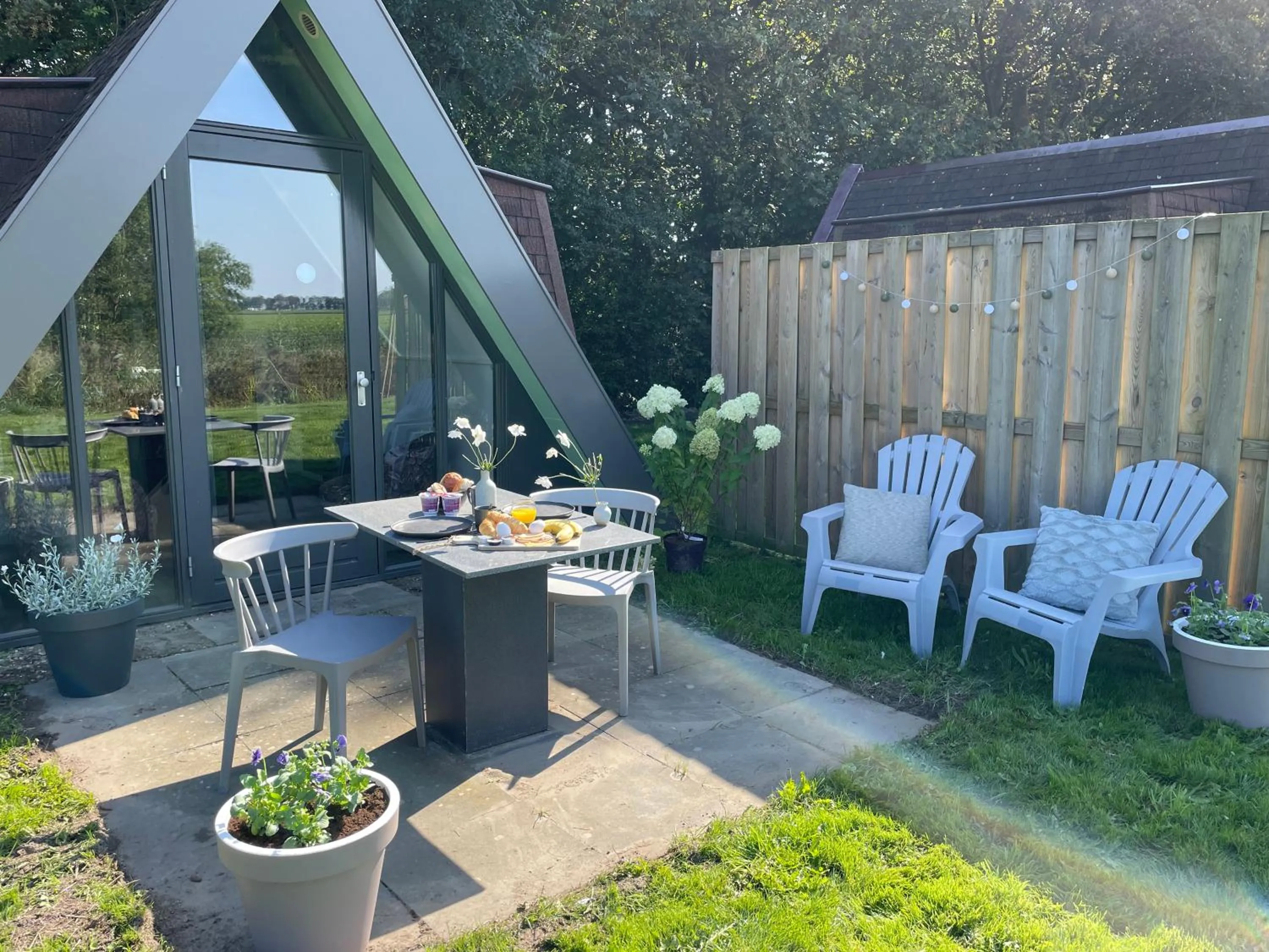 Garden in Hotelhuisjes Medemblik
