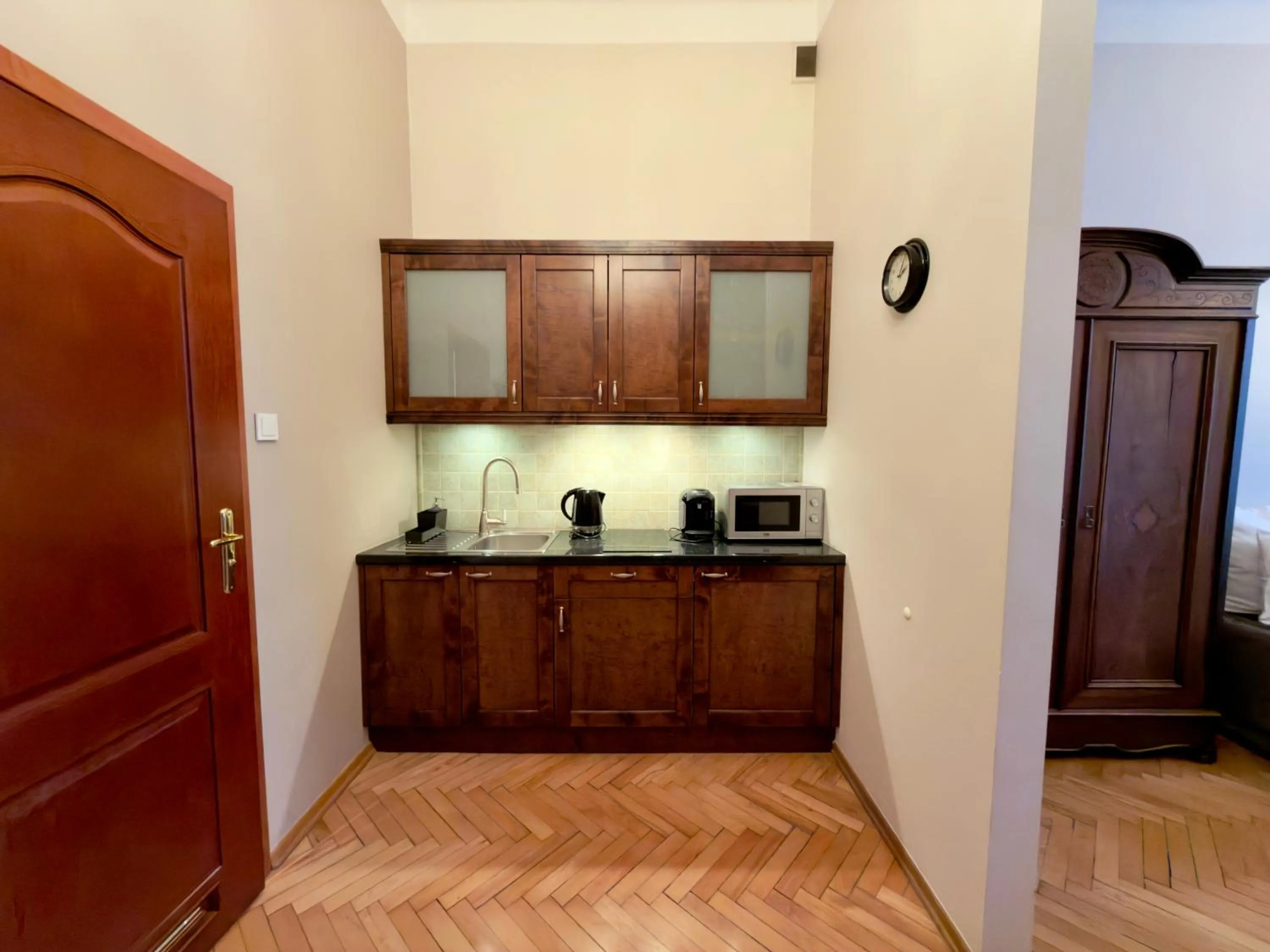 Kitchen or kitchenette in Scharffenberg Apartments Main Square