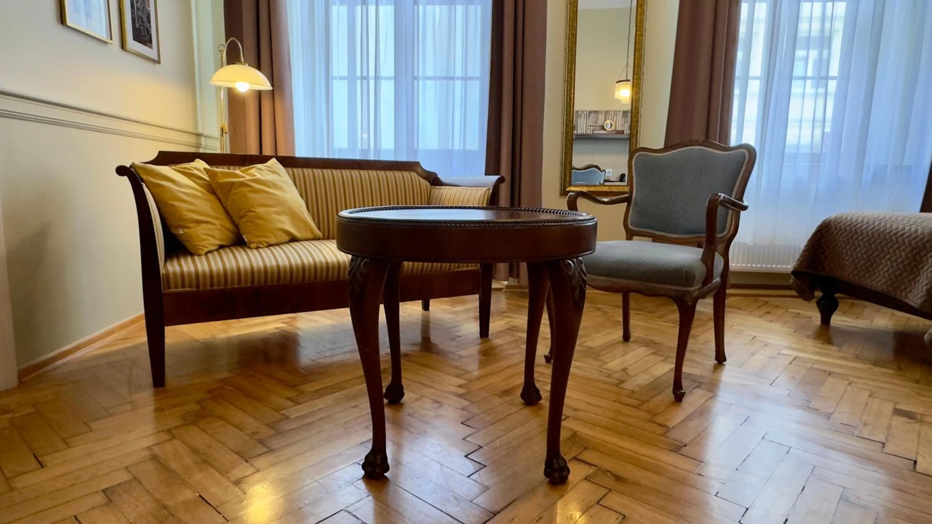 Living room in Scharffenberg Apartments Main Square