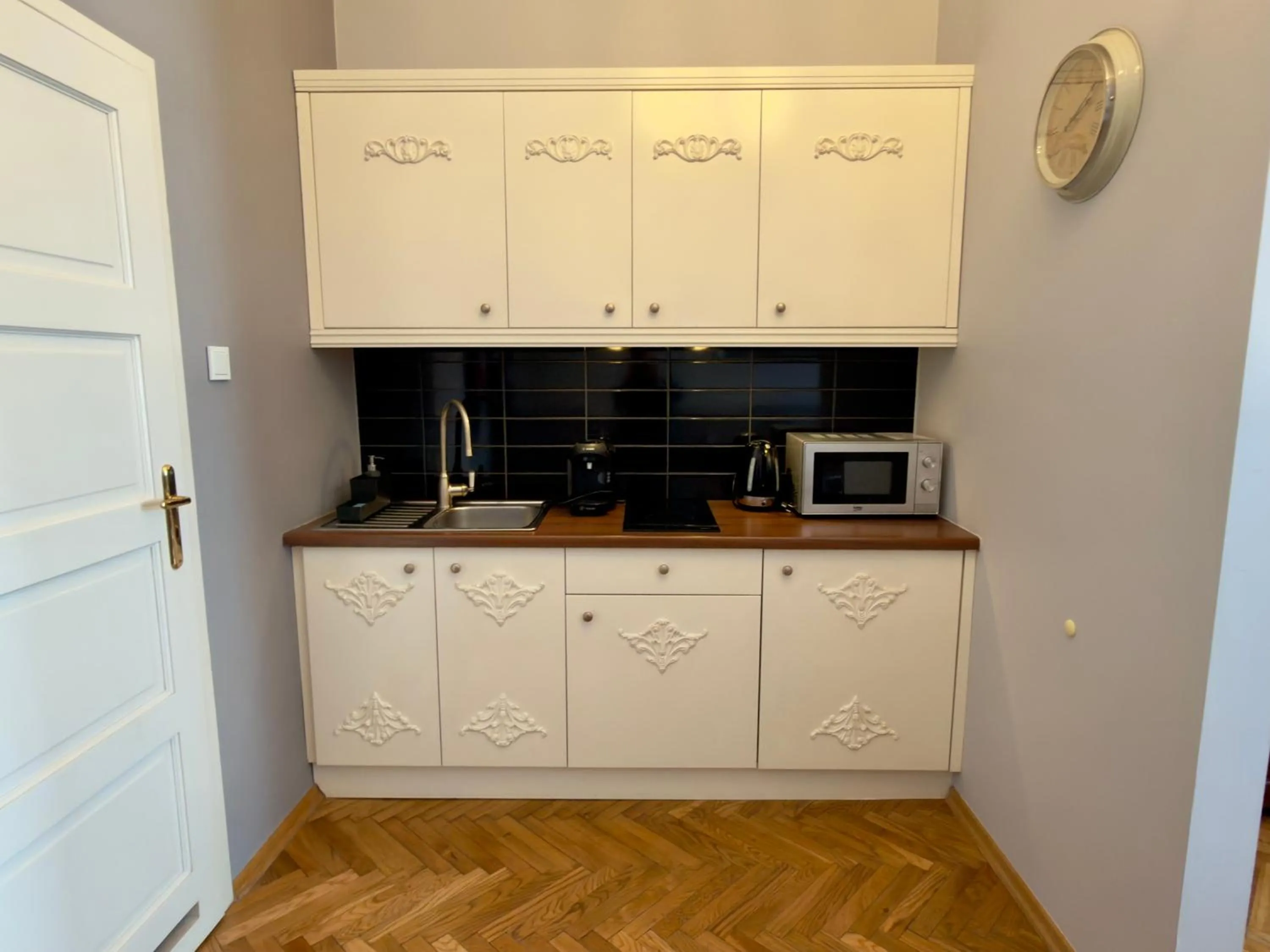 Kitchen or kitchenette in Scharffenberg Apartments Main Square