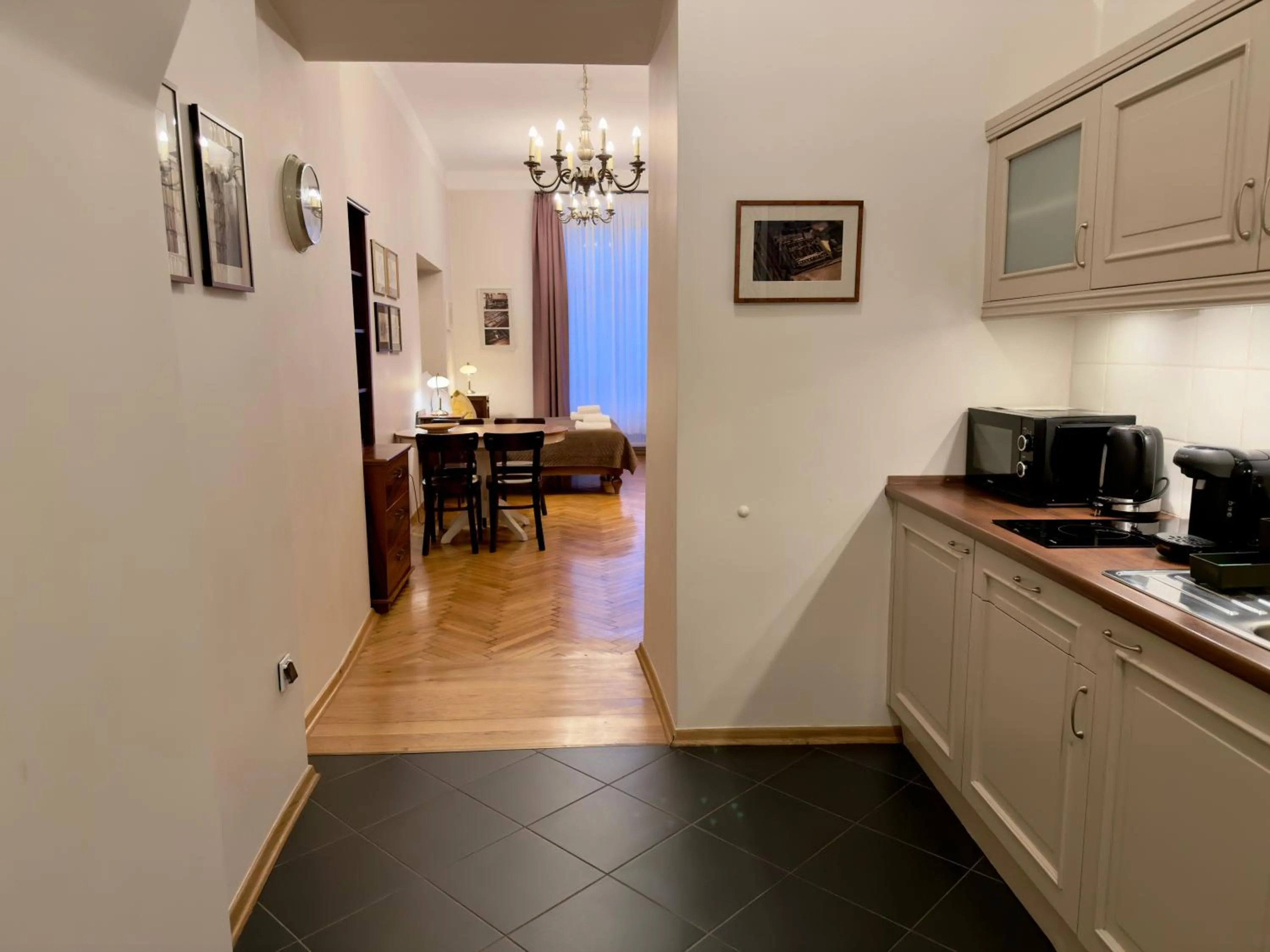 Kitchen or kitchenette in Scharffenberg Apartments Main Square