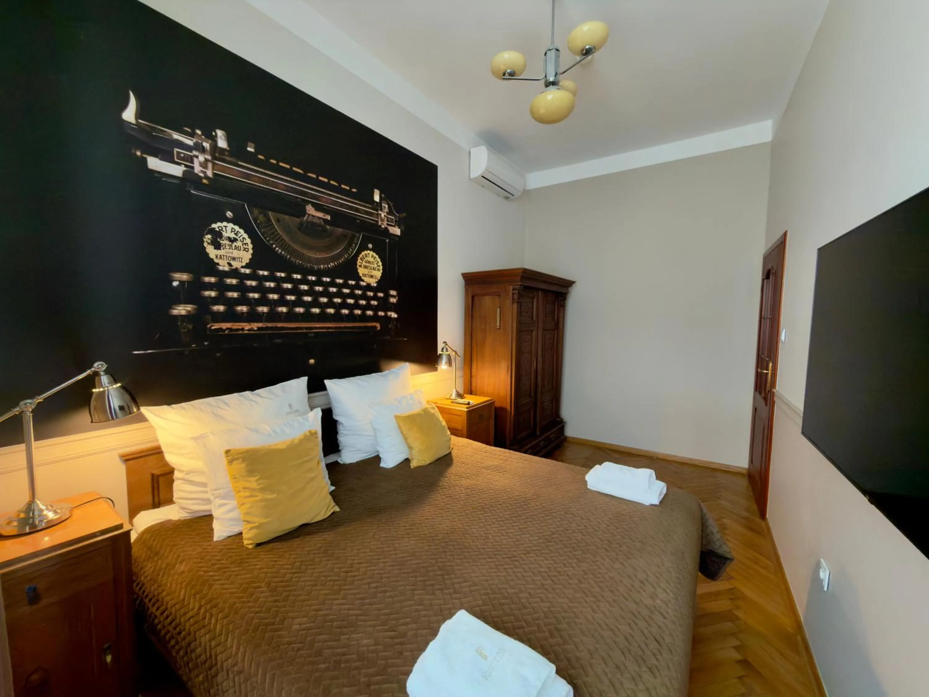 Bed in Scharffenberg Apartments Main Square