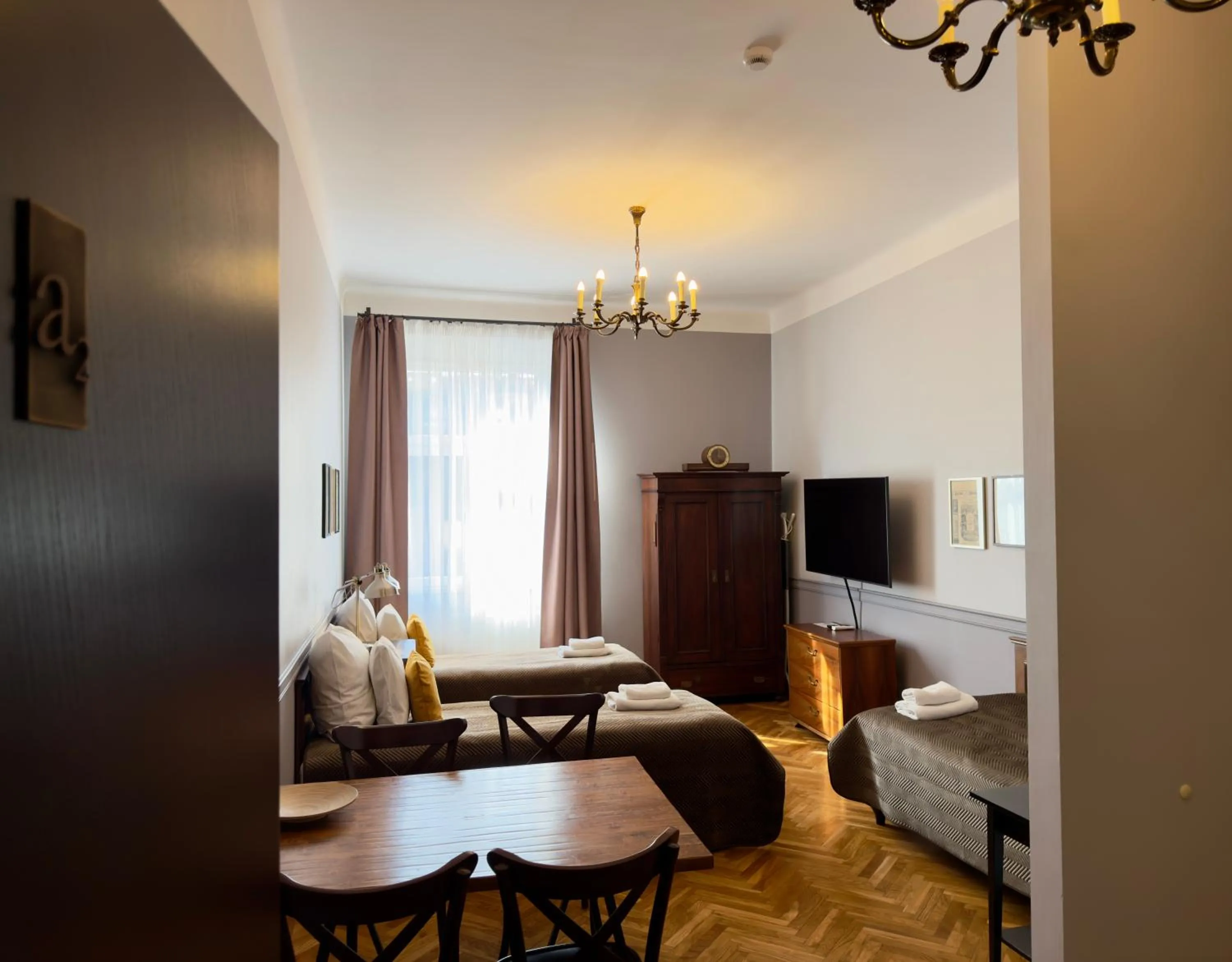 Photo of the whole room, Bed in Scharffenberg Apartments Main Square