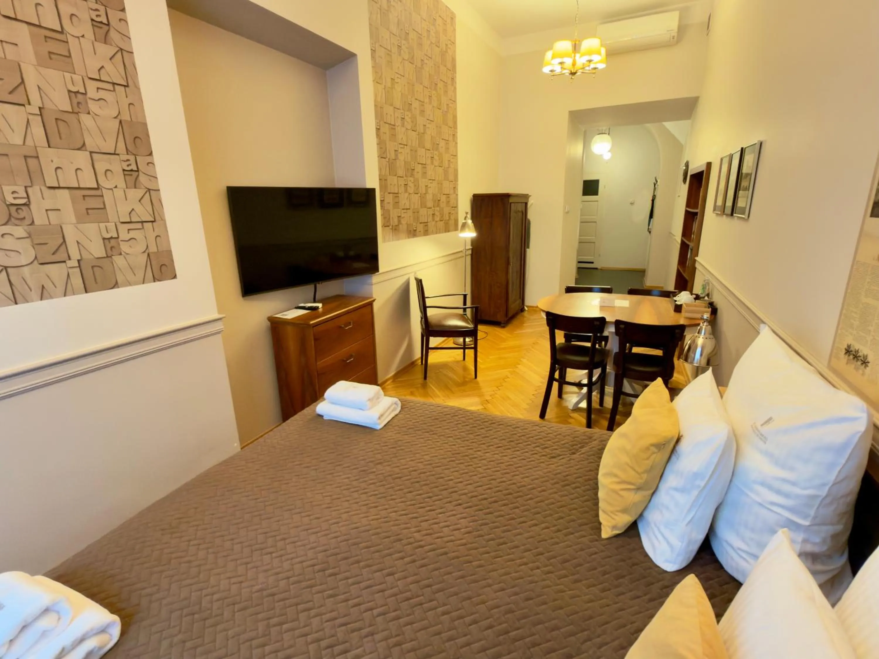 Bed in Scharffenberg Apartments Main Square