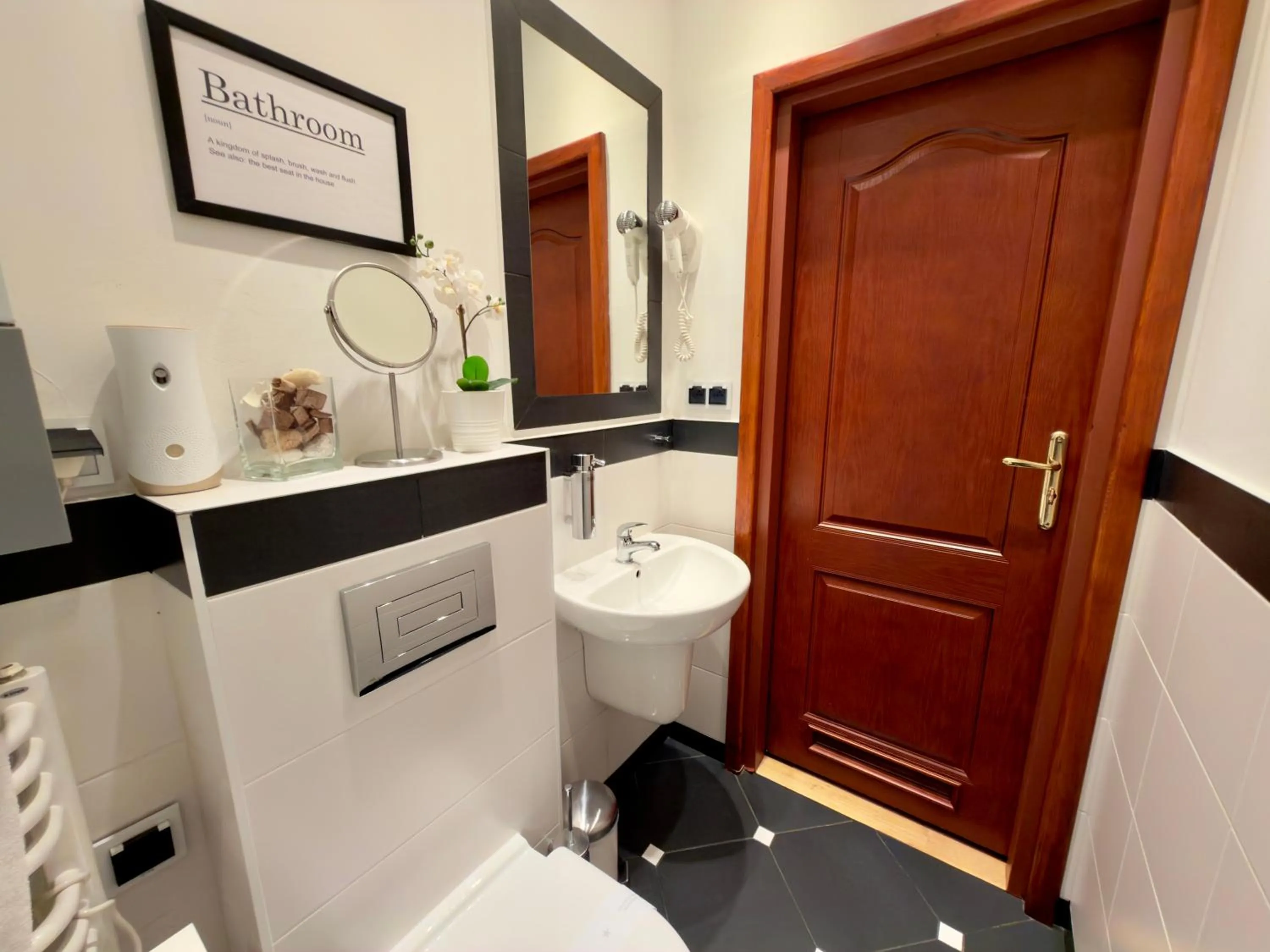 Toilet in Scharffenberg Apartments Main Square