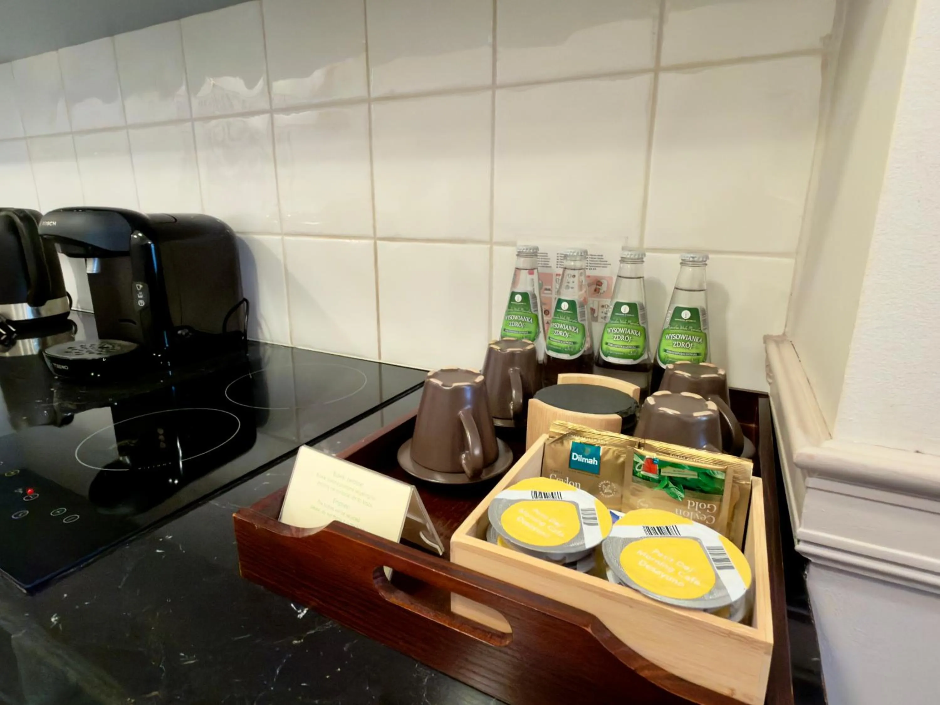 Coffee/tea facilities in Scharffenberg Apartments Main Square
