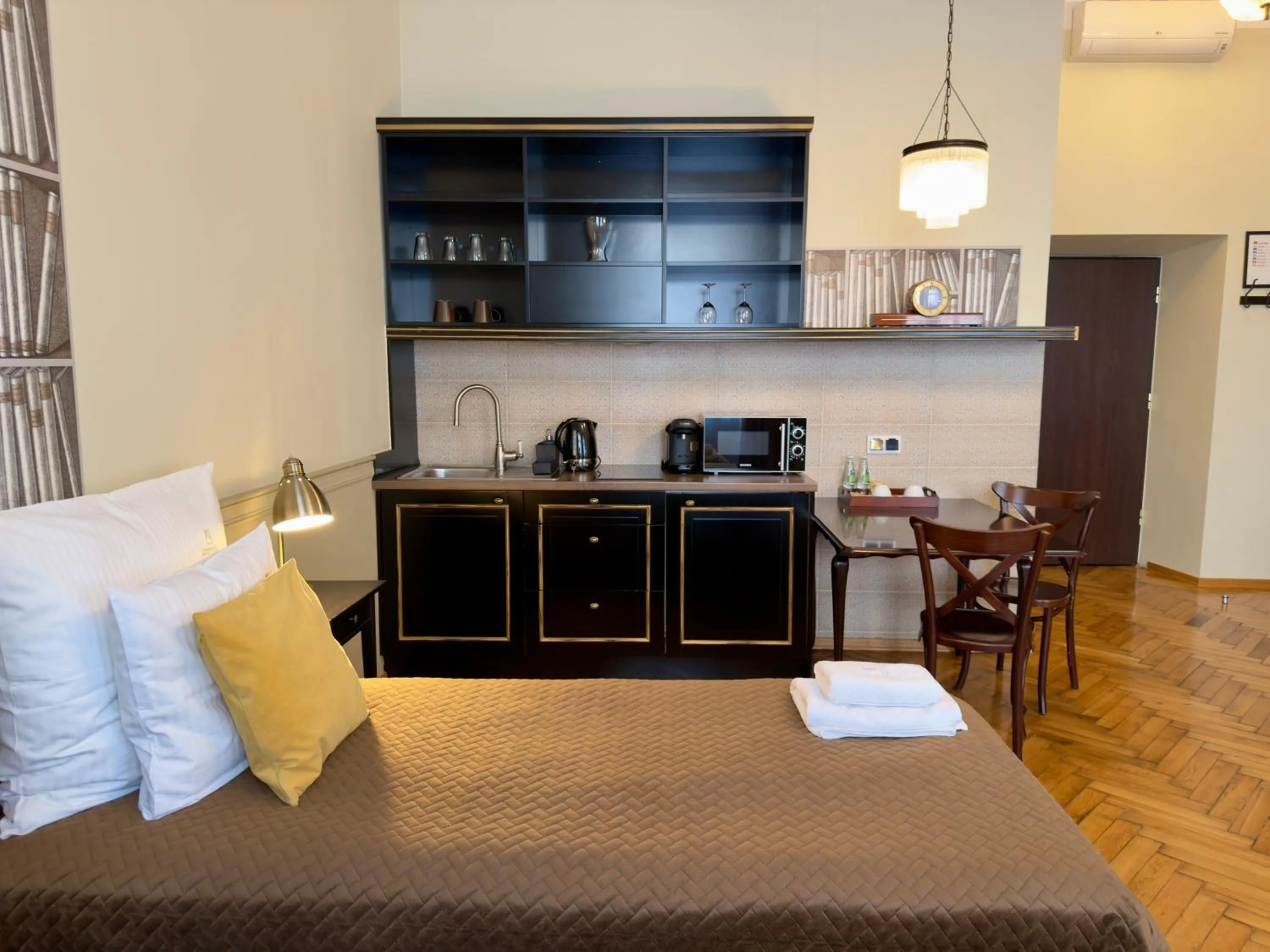 Bed in Scharffenberg Apartments Main Square