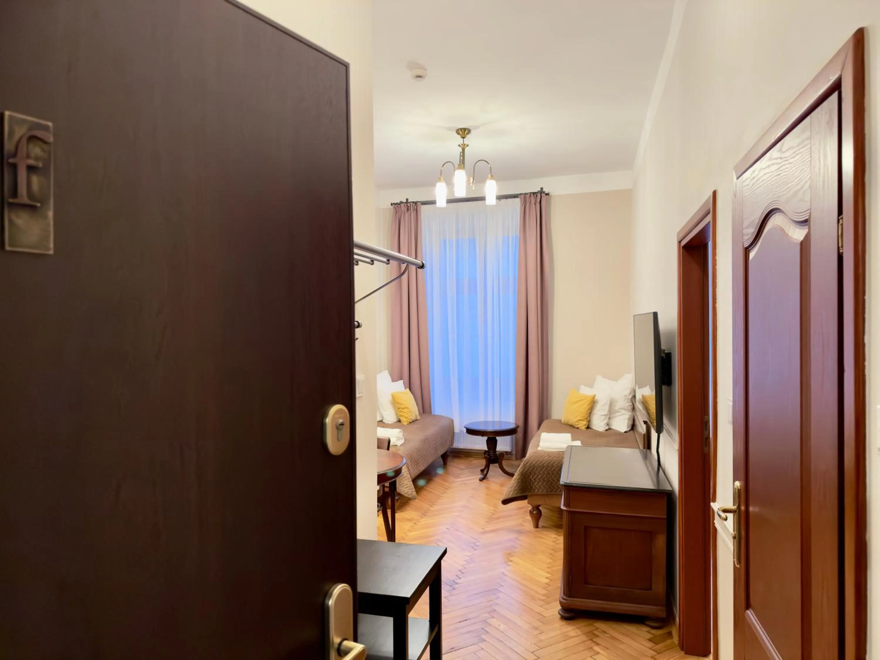 Living room, Bed in Scharffenberg Apartments Main Square