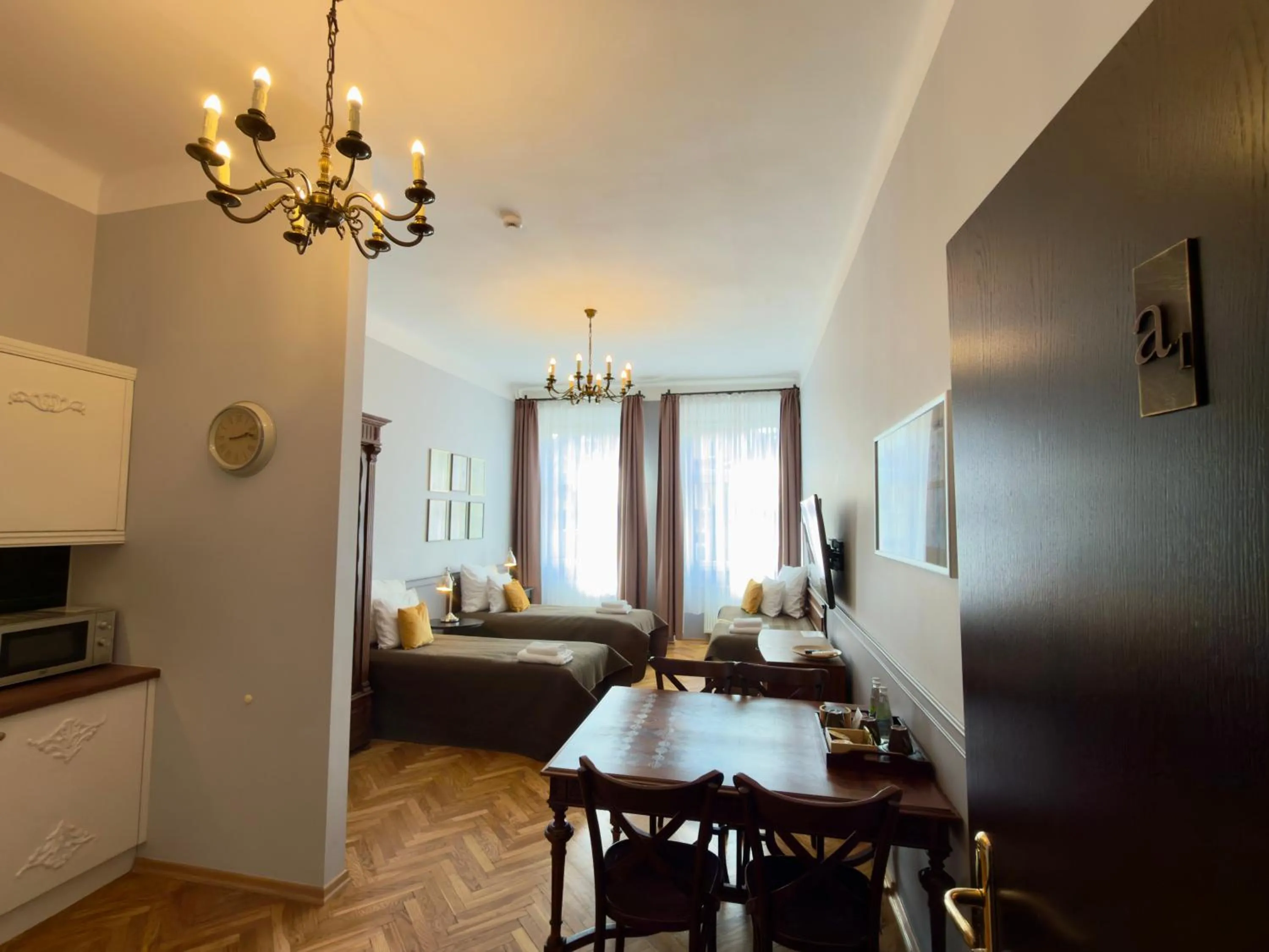 Kitchen or kitchenette in Scharffenberg Apartments Main Square