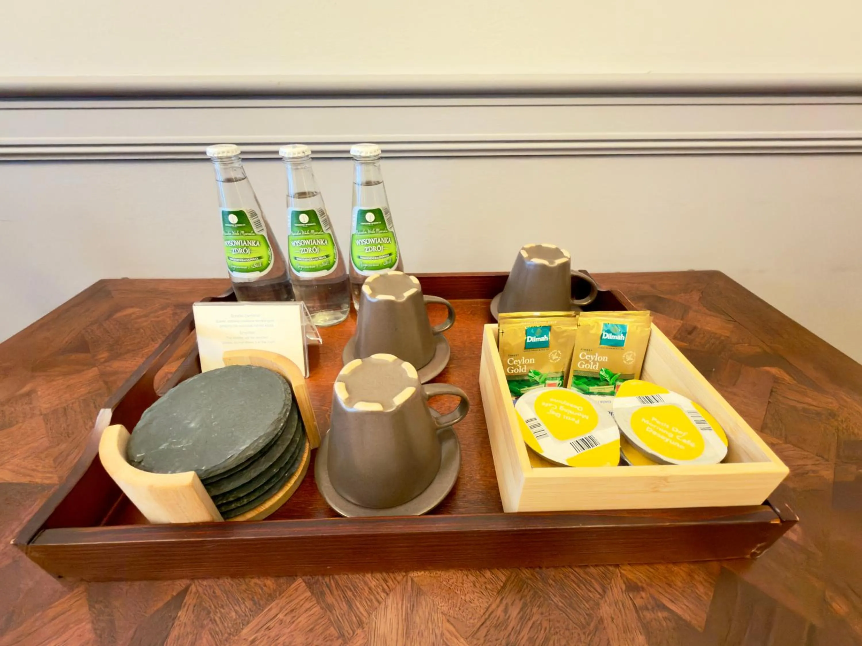 Coffee/tea facilities in Scharffenberg Apartments Main Square