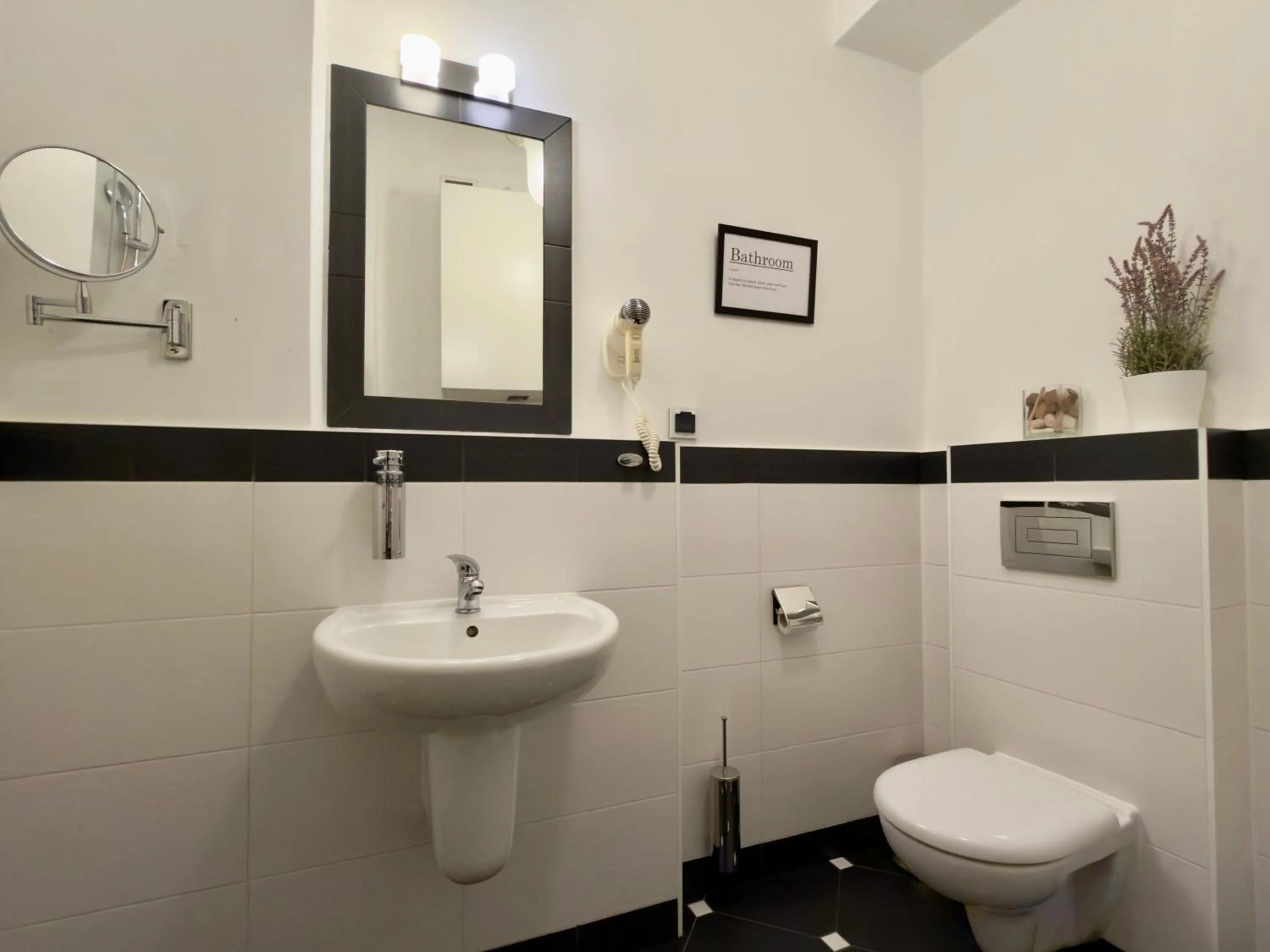 Shower in Scharffenberg Apartments Main Square