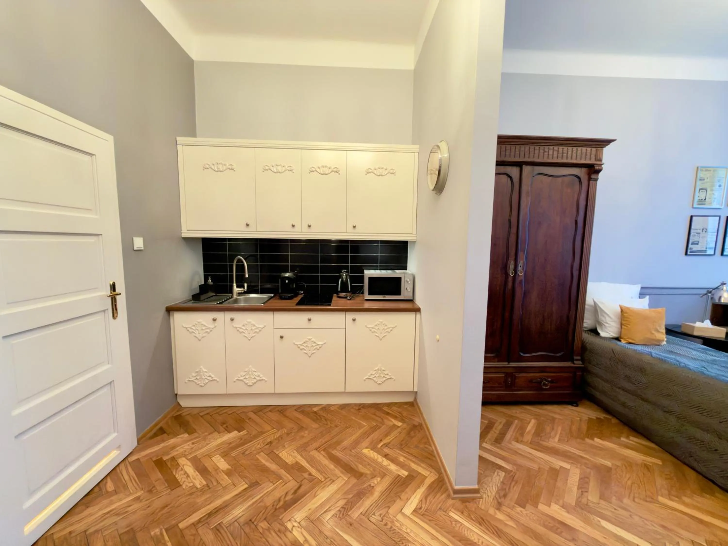 Kitchen or kitchenette in Scharffenberg Apartments Main Square