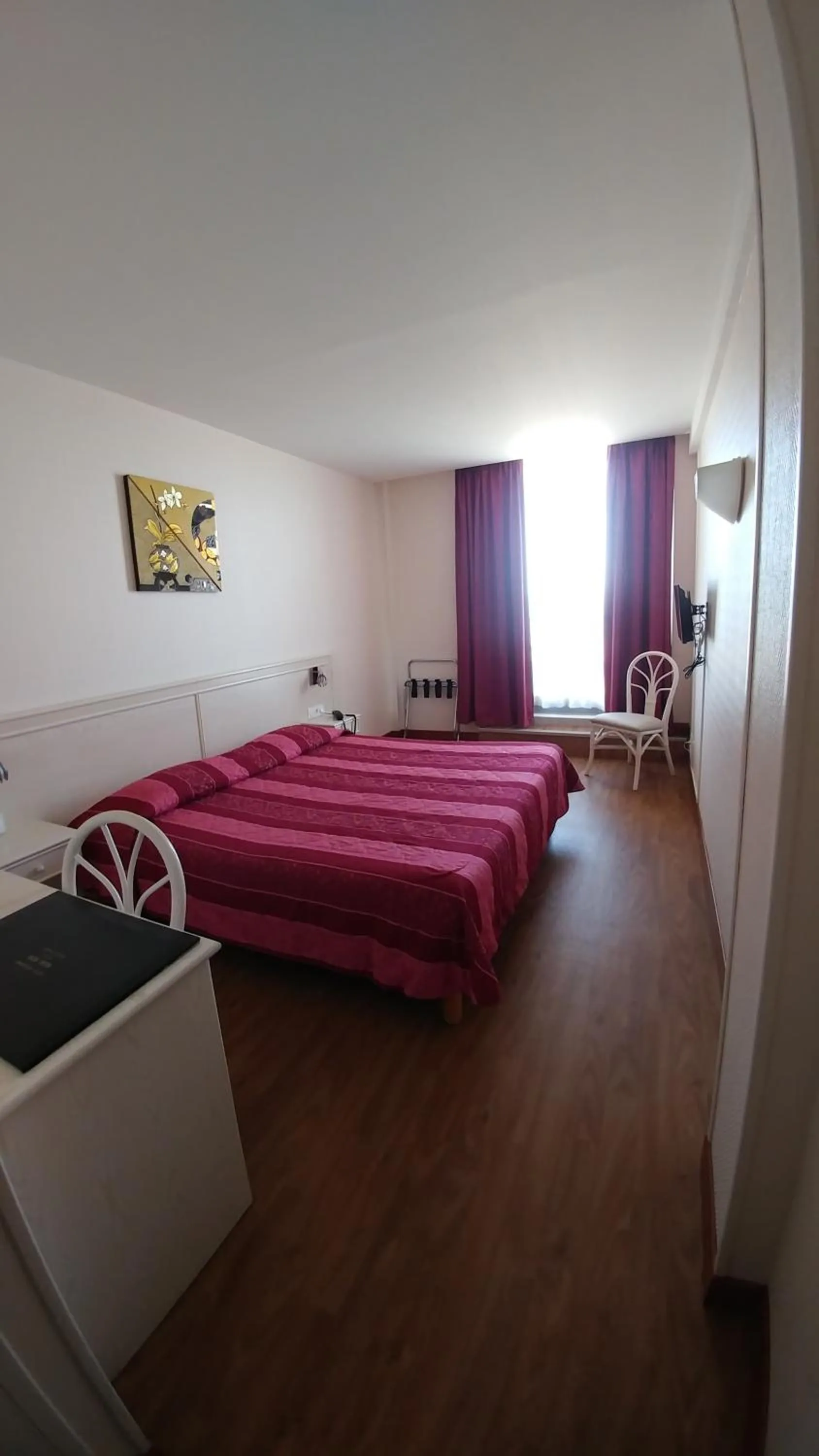 Photo of the whole room in Hotel Mira-Mar