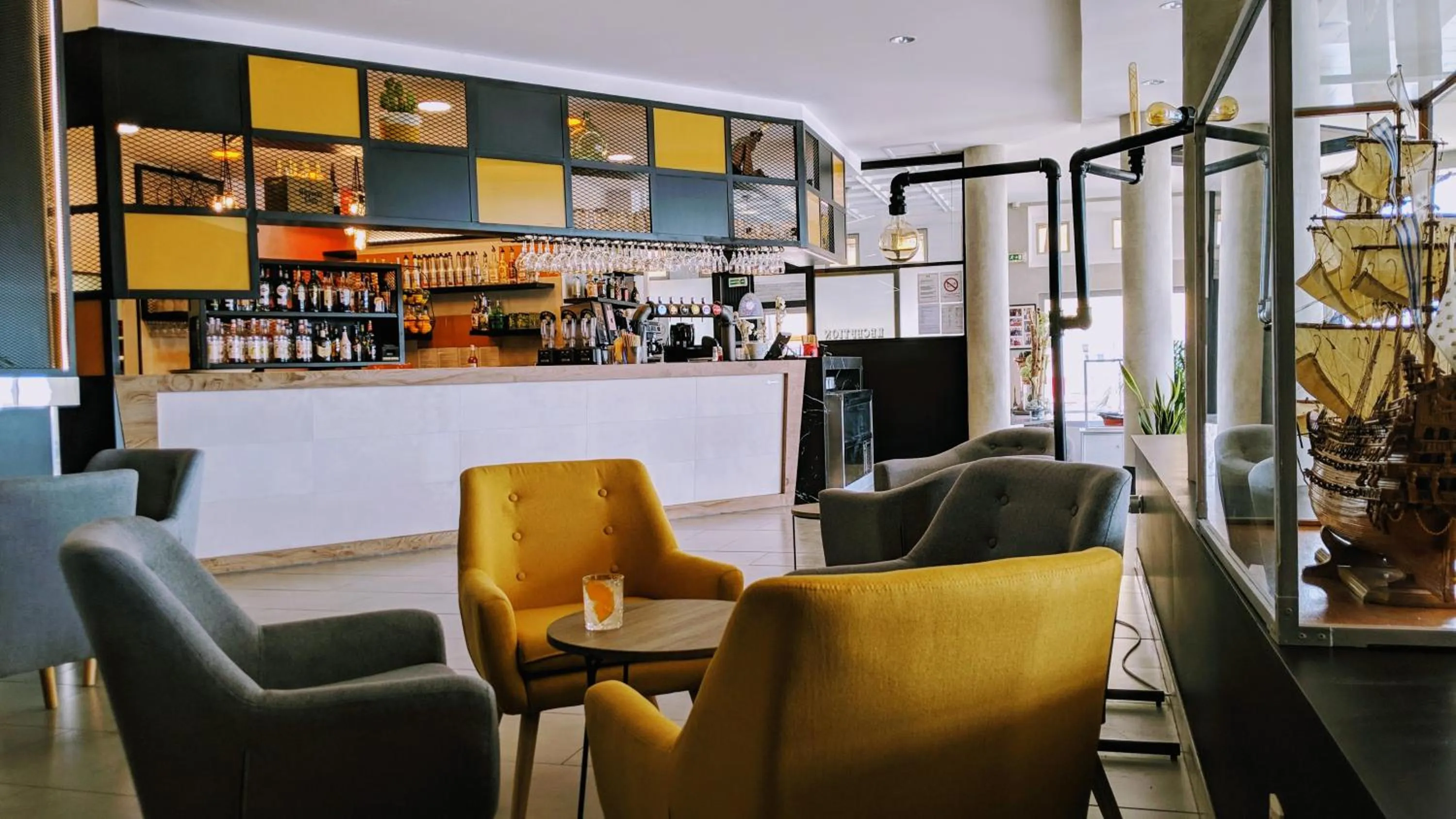 Lounge or bar in Hotel Mira-Mar