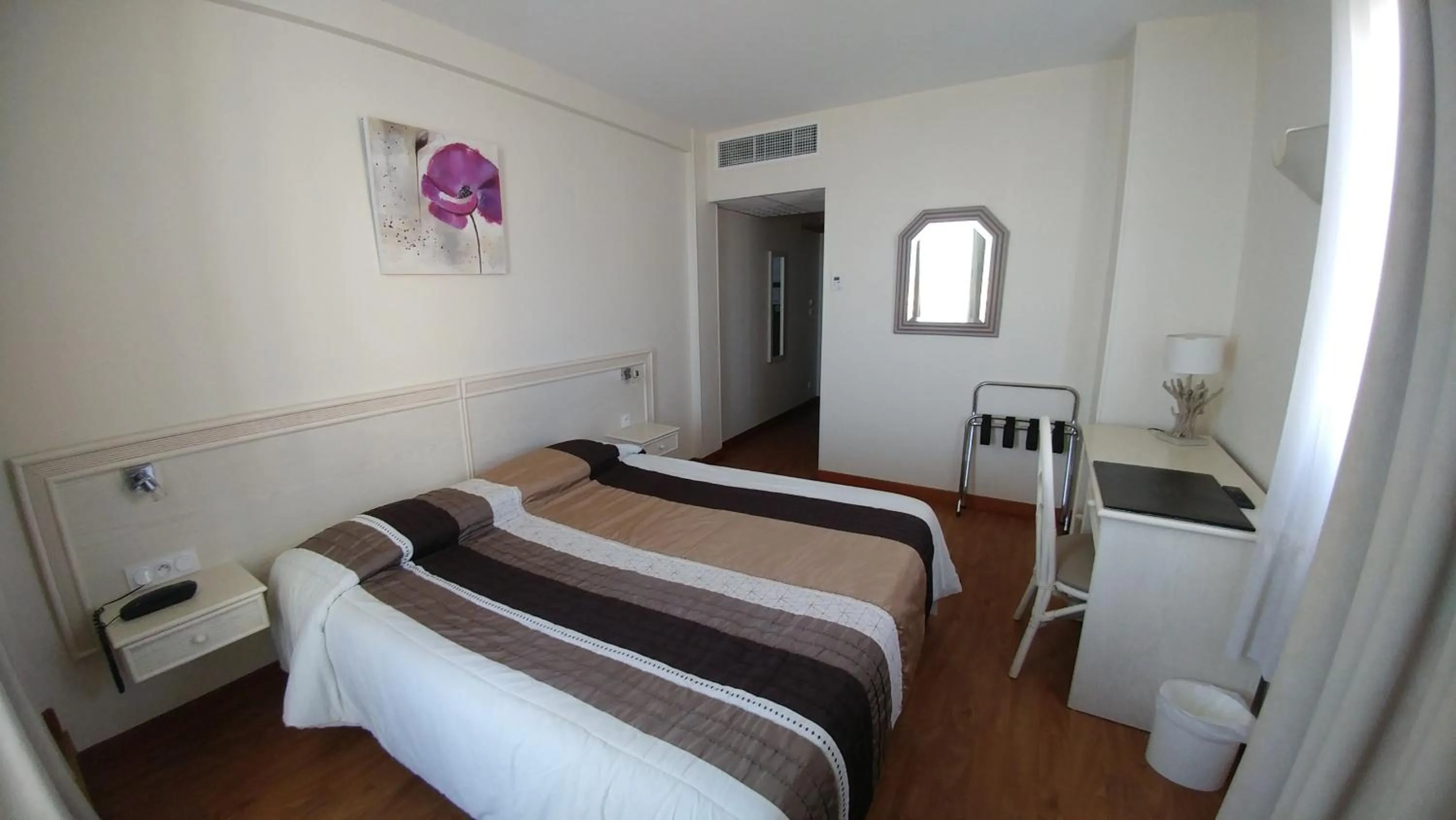 Photo of the whole room in Hotel Mira-Mar