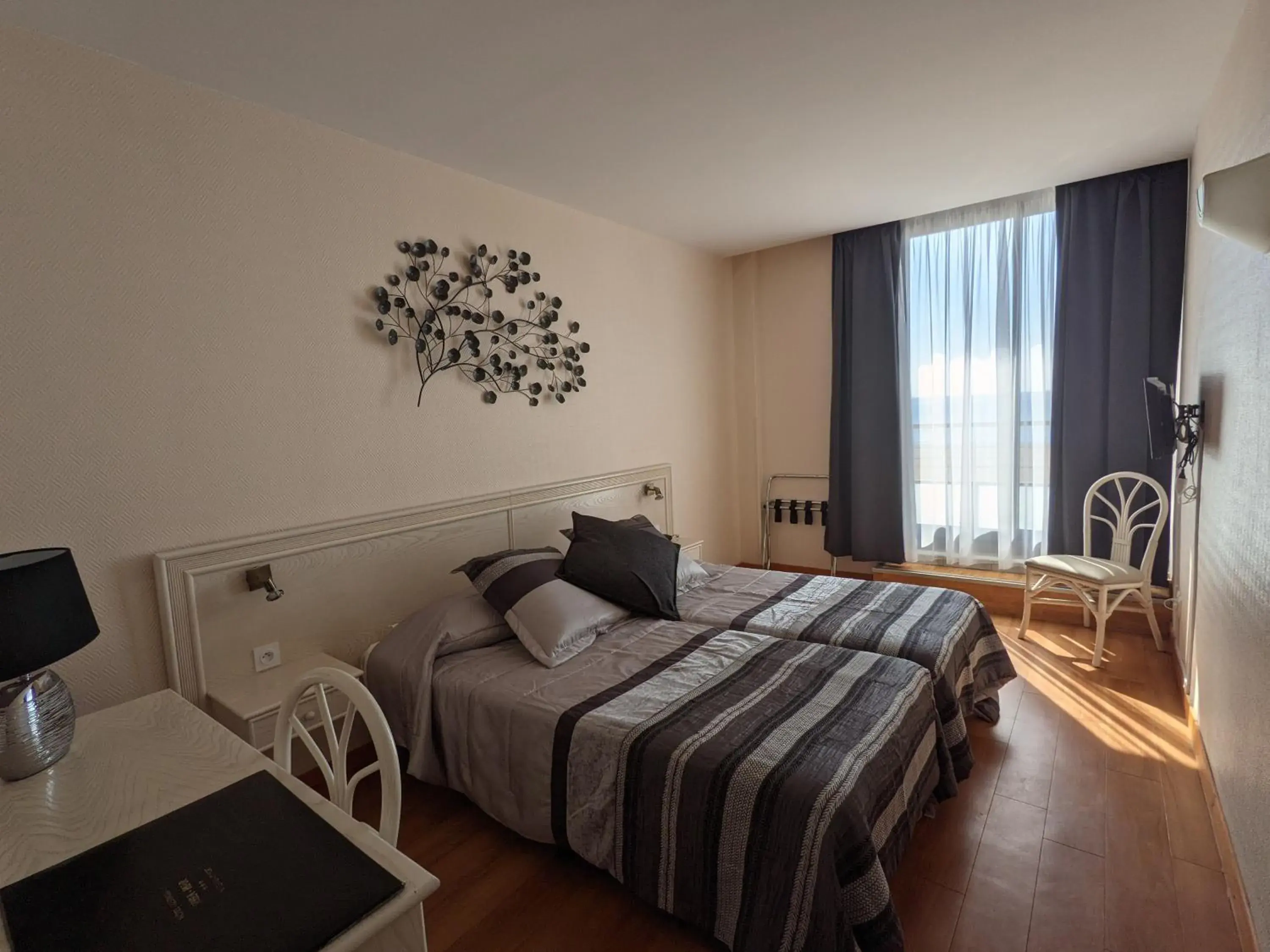 Twin Room with Sea View in Hotel Mira-Mar Twin Room with Sea View in Hotel Mira-Mar