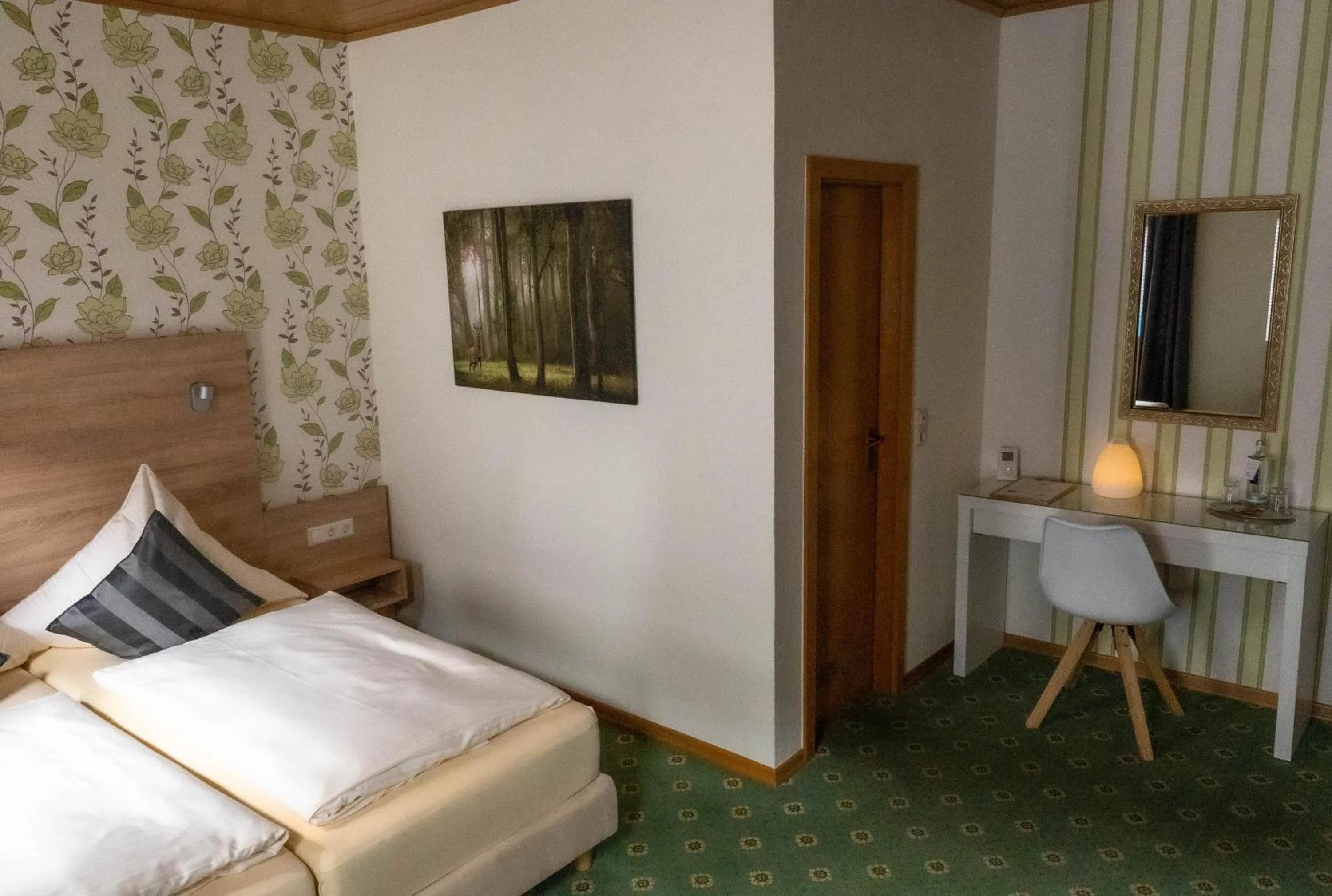 Photo of the whole room, Bed in Weingut Stassen