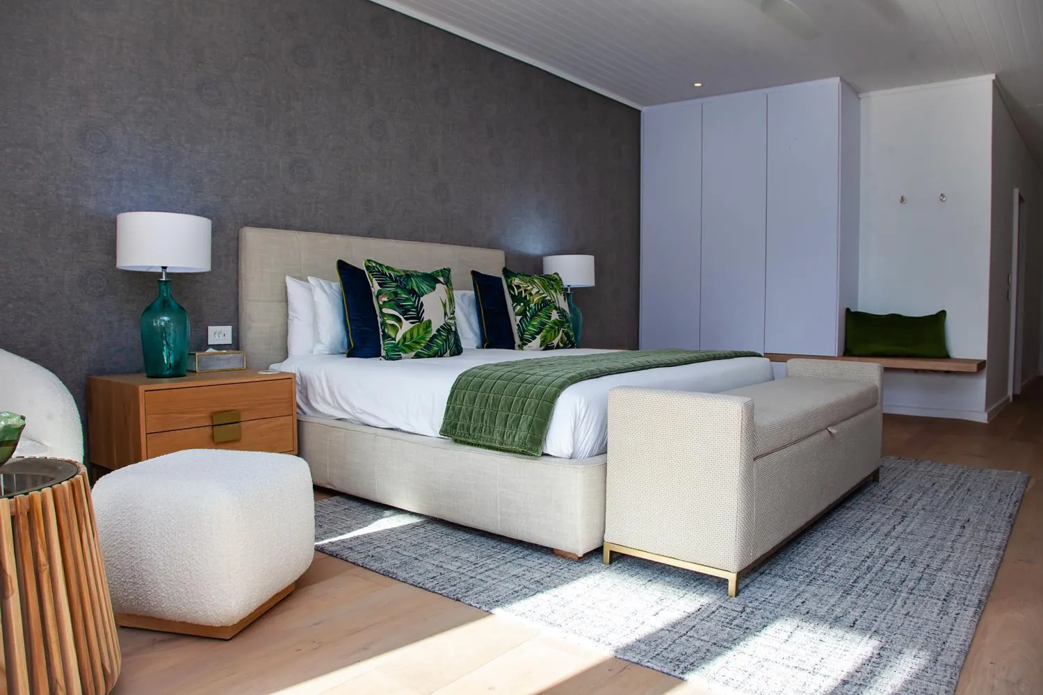 Living room, Bed in La Petite Ferme